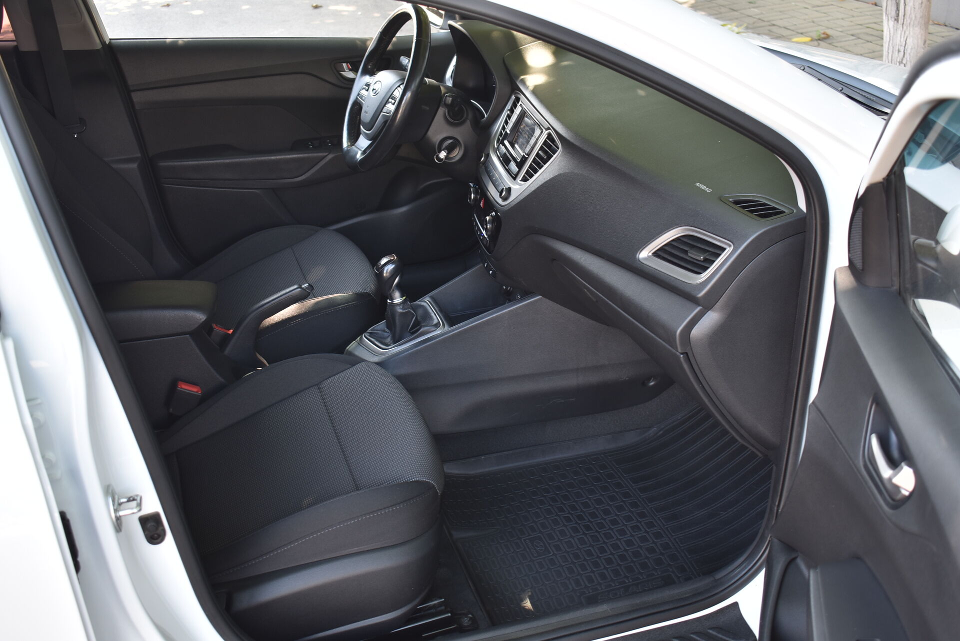 Hyundai Solaris, II 1.6 MT (123 л.с.) 2019