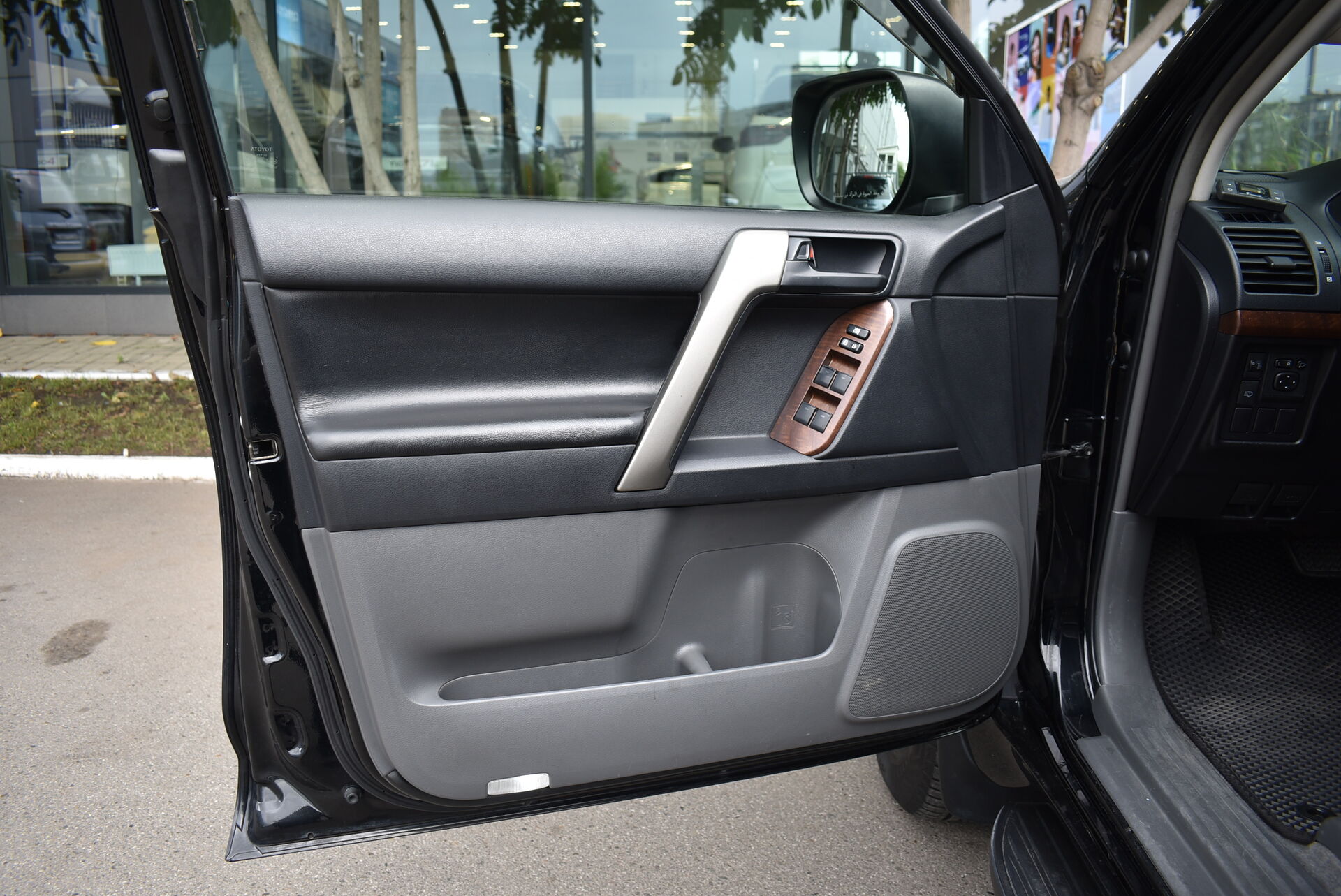 Toyota Land Cruiser Prado, 150 Series 2.7 AT (163 л.с.) 4WD 2013