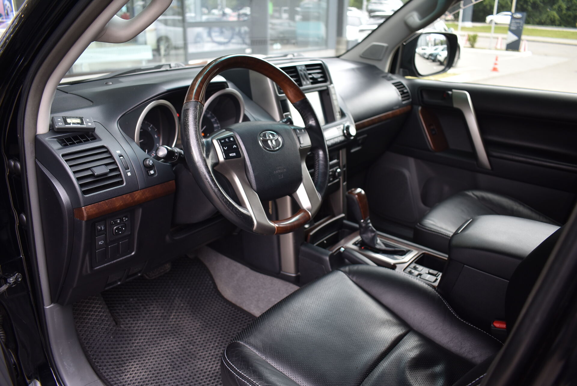 Toyota Land Cruiser Prado, 150 Series 2.7 AT (163 л.с.) 4WD 2013