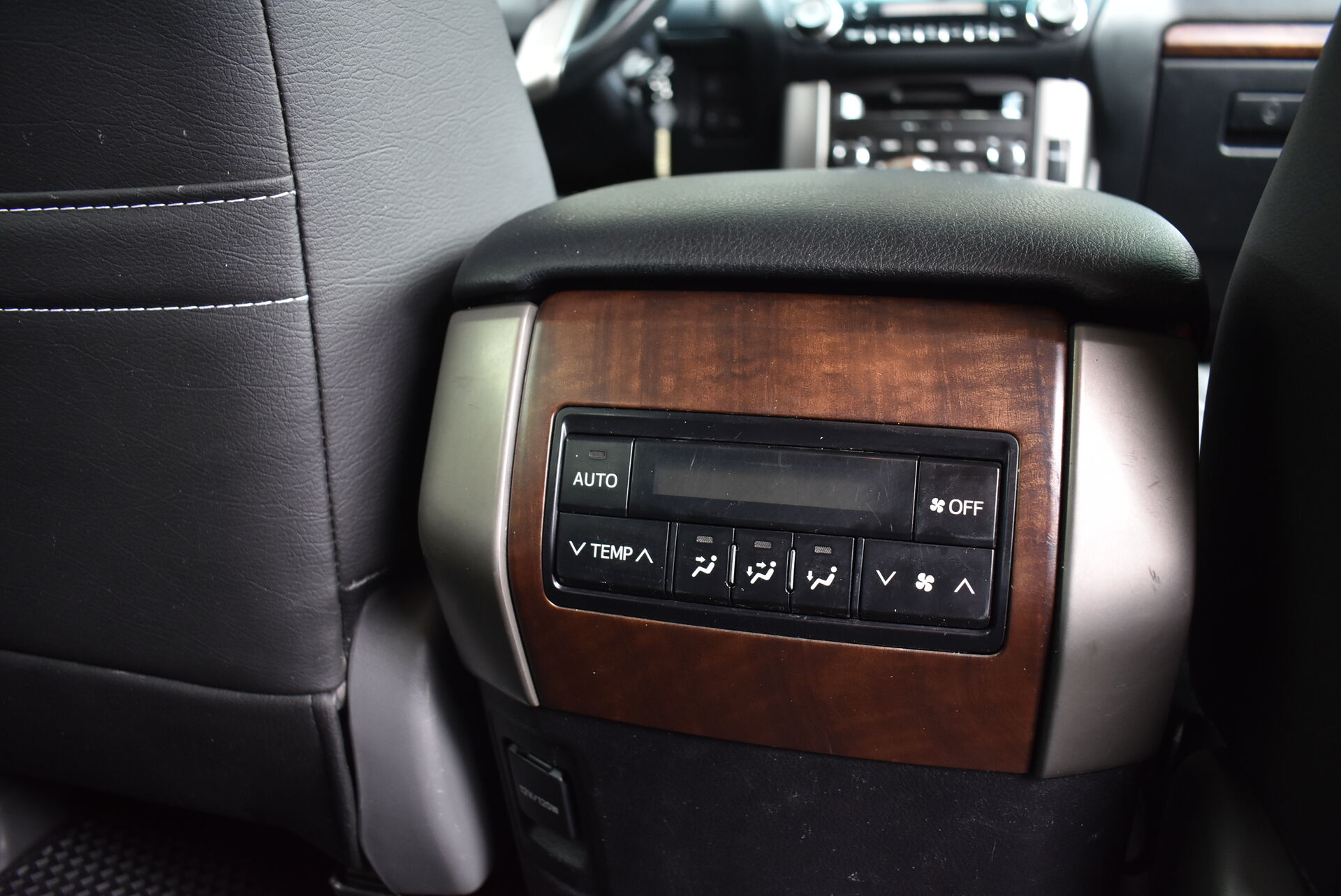 Toyota Land Cruiser Prado, 150 Series 2.7 AT (163 л.с.) 4WD 2013
