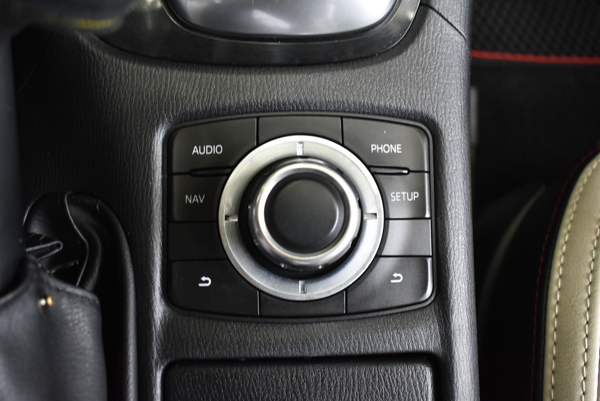 Mazda 6, III (GJ) 2.5 AT (192 л.с.) 2013