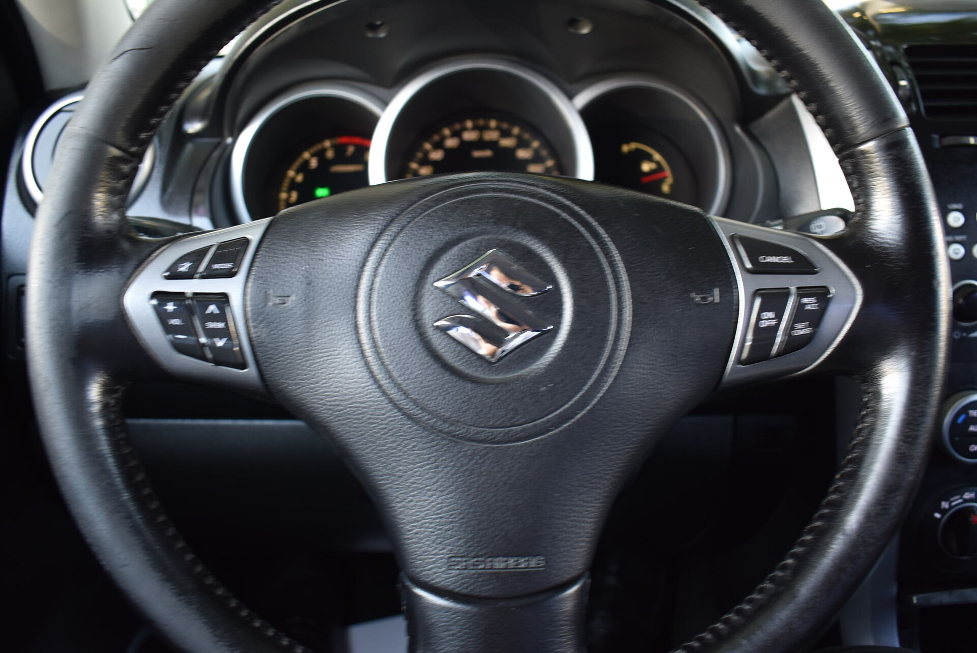 Suzuki Grand Vitara, II Рестайлинг 2.4 AT (169 л.с.) 4WD 2011