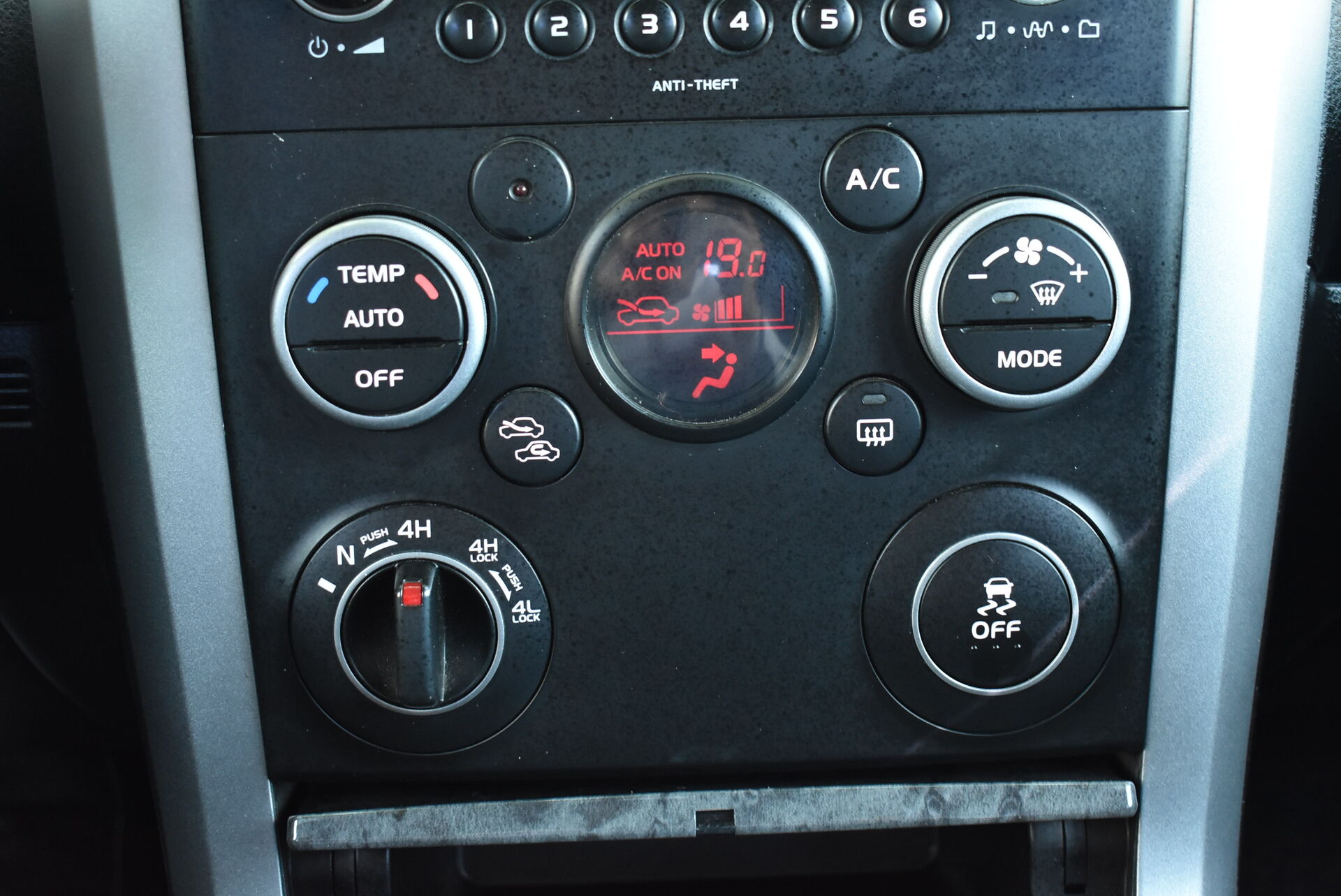 Suzuki Grand Vitara, II Рестайлинг 2.4 AT (169 л.с.) 4WD 2011