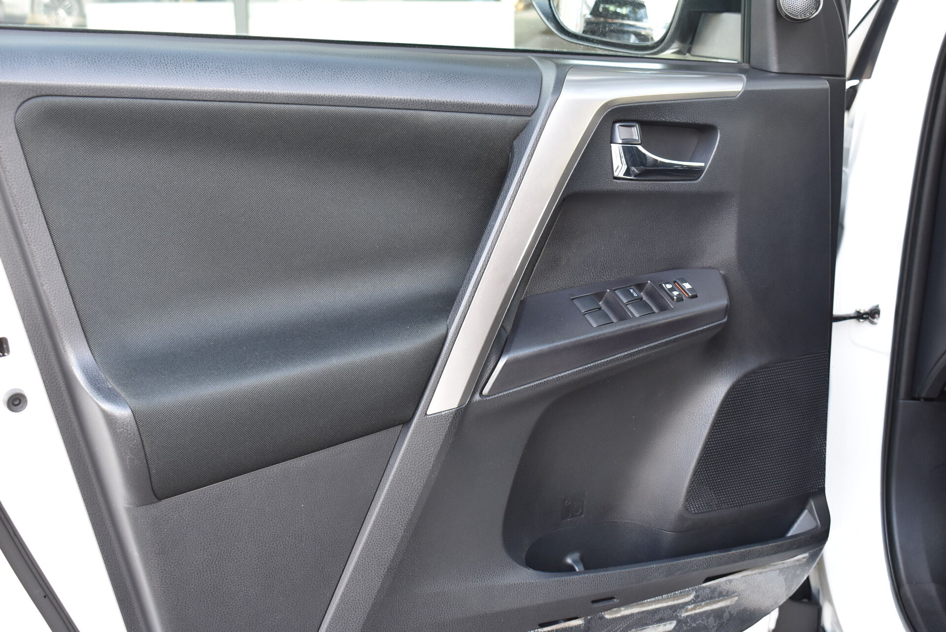 Toyota RAV4, IV (XA40) Рестайлинг 2.0 MT (146 л.с.) 2019