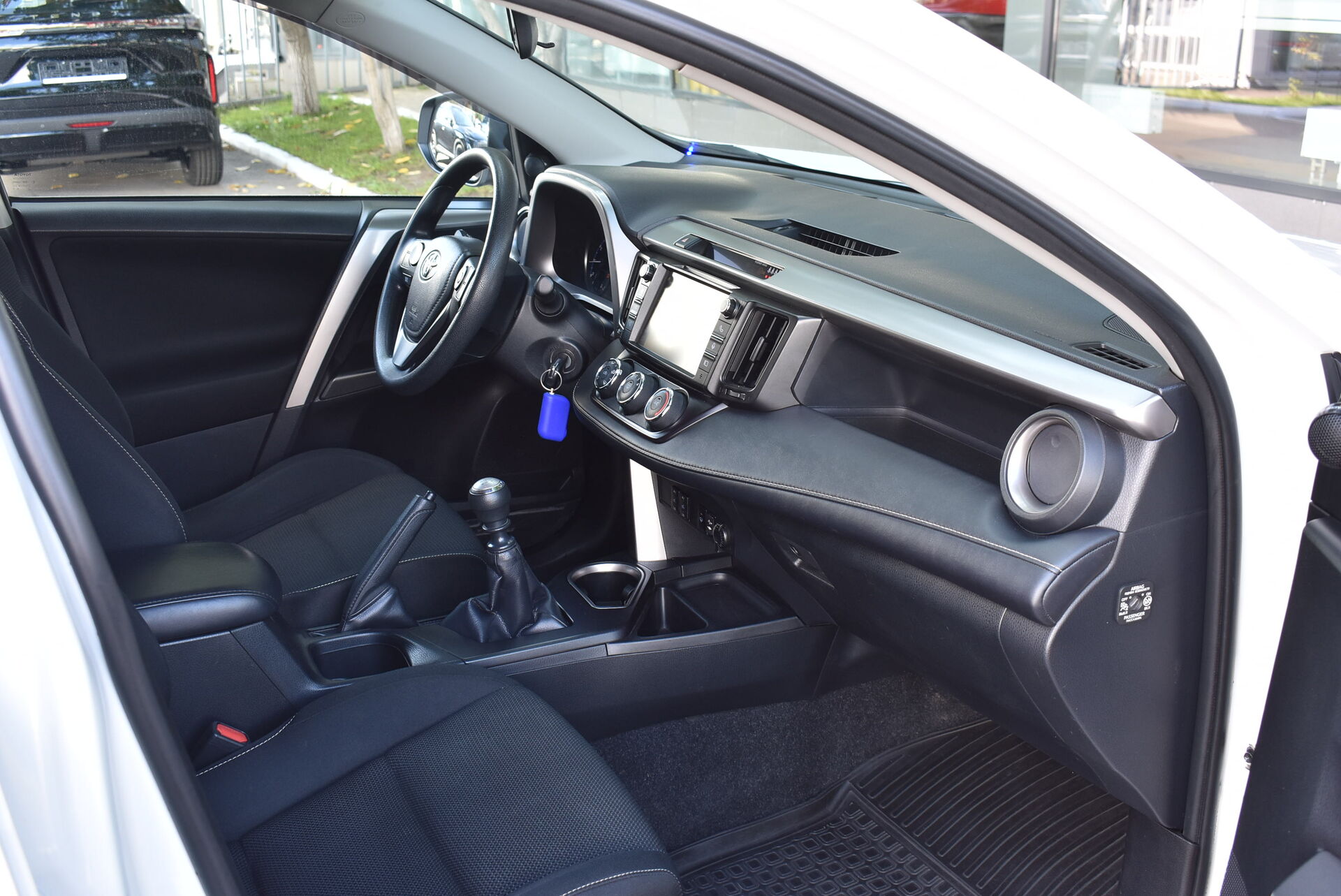 Toyota RAV4, IV (XA40) Рестайлинг 2.0 MT (146 л.с.) 2019