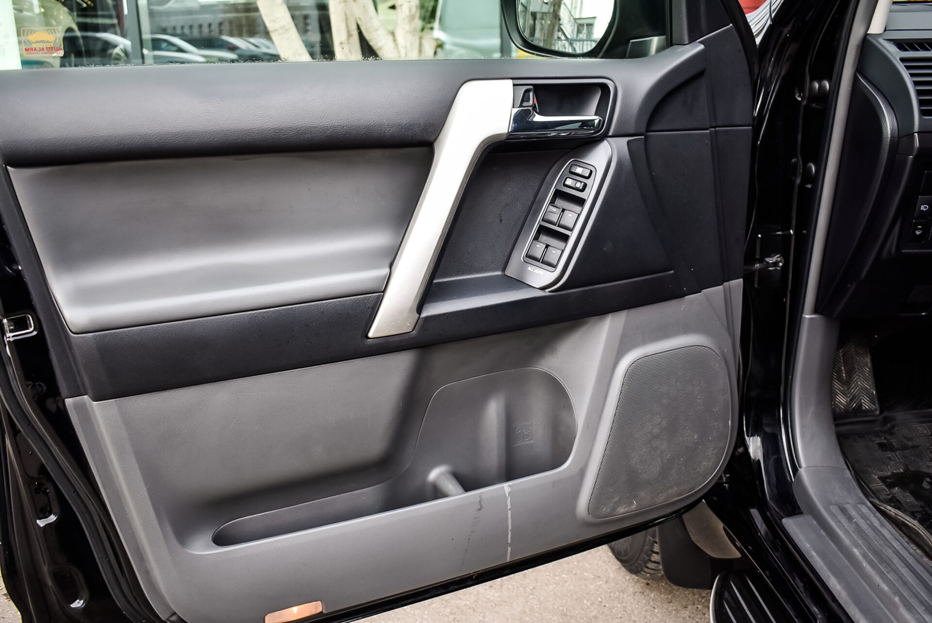 Toyota Land Cruiser Prado, 150 Series 4.0 AT (282 л.с.) 4WD 2013