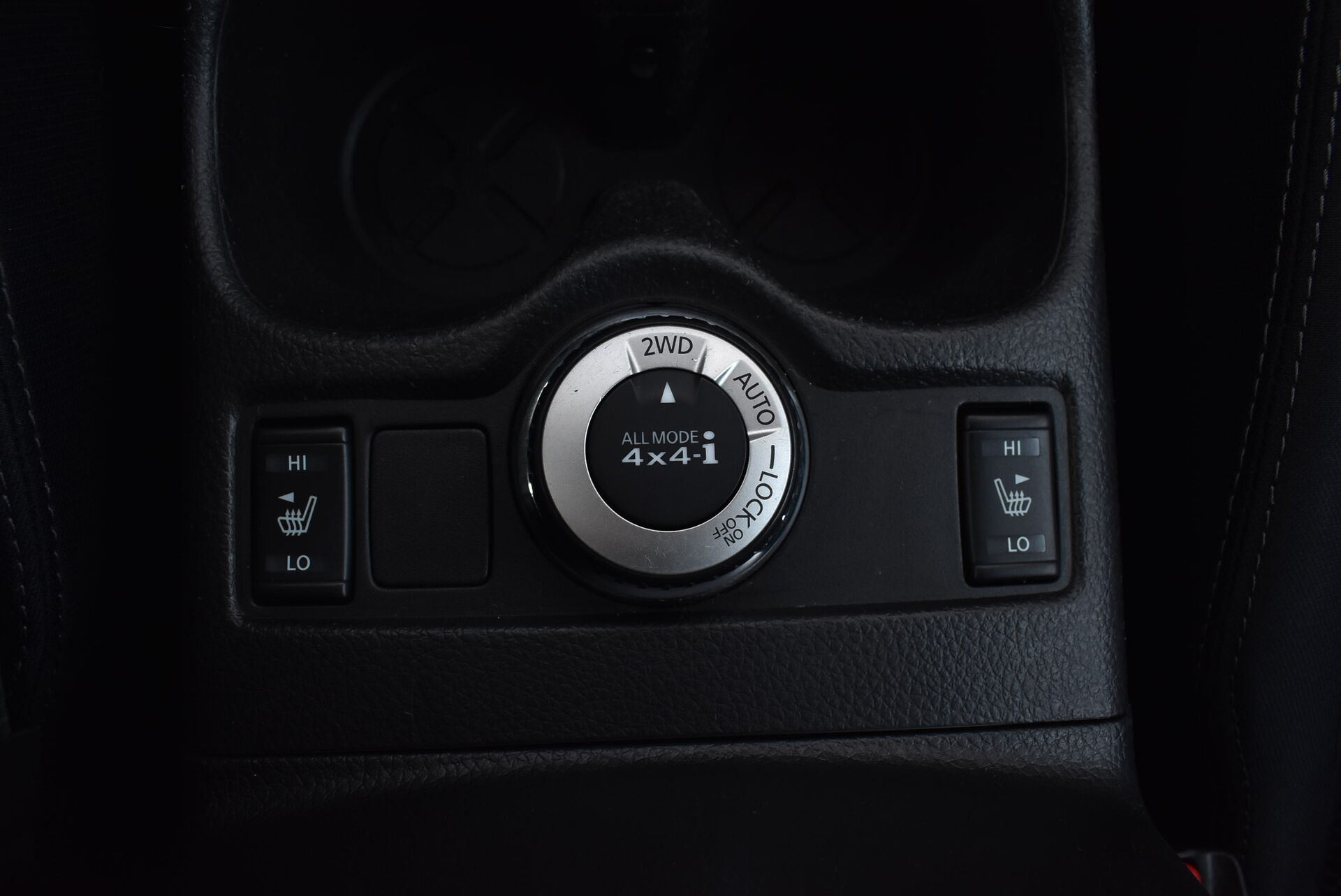 Nissan Qashqai, II 2.0 CVT (144 л.с.) 4WD 2014