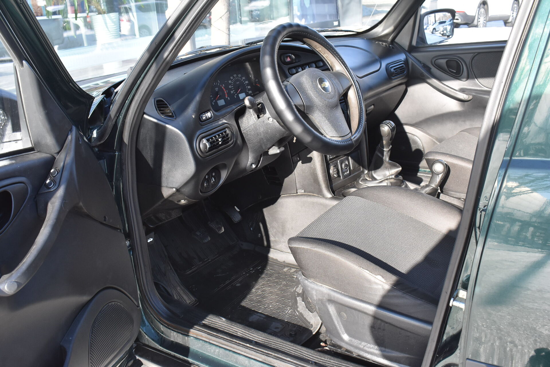 Chevrolet Niva, I Рестайлинг 1.7 MT (80 л.с.) 4WD 2015