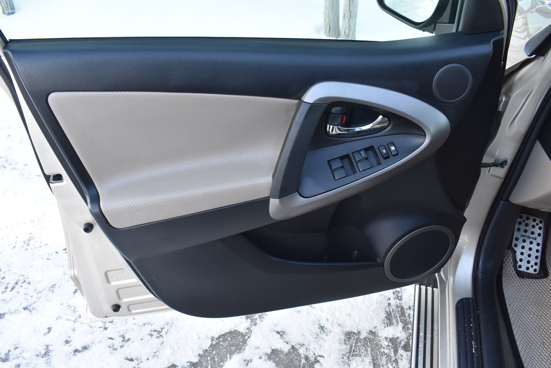 Toyota RAV4, II (XA20) Рестайлинг 2.0 AT (150 л.с.) 4WD 2006