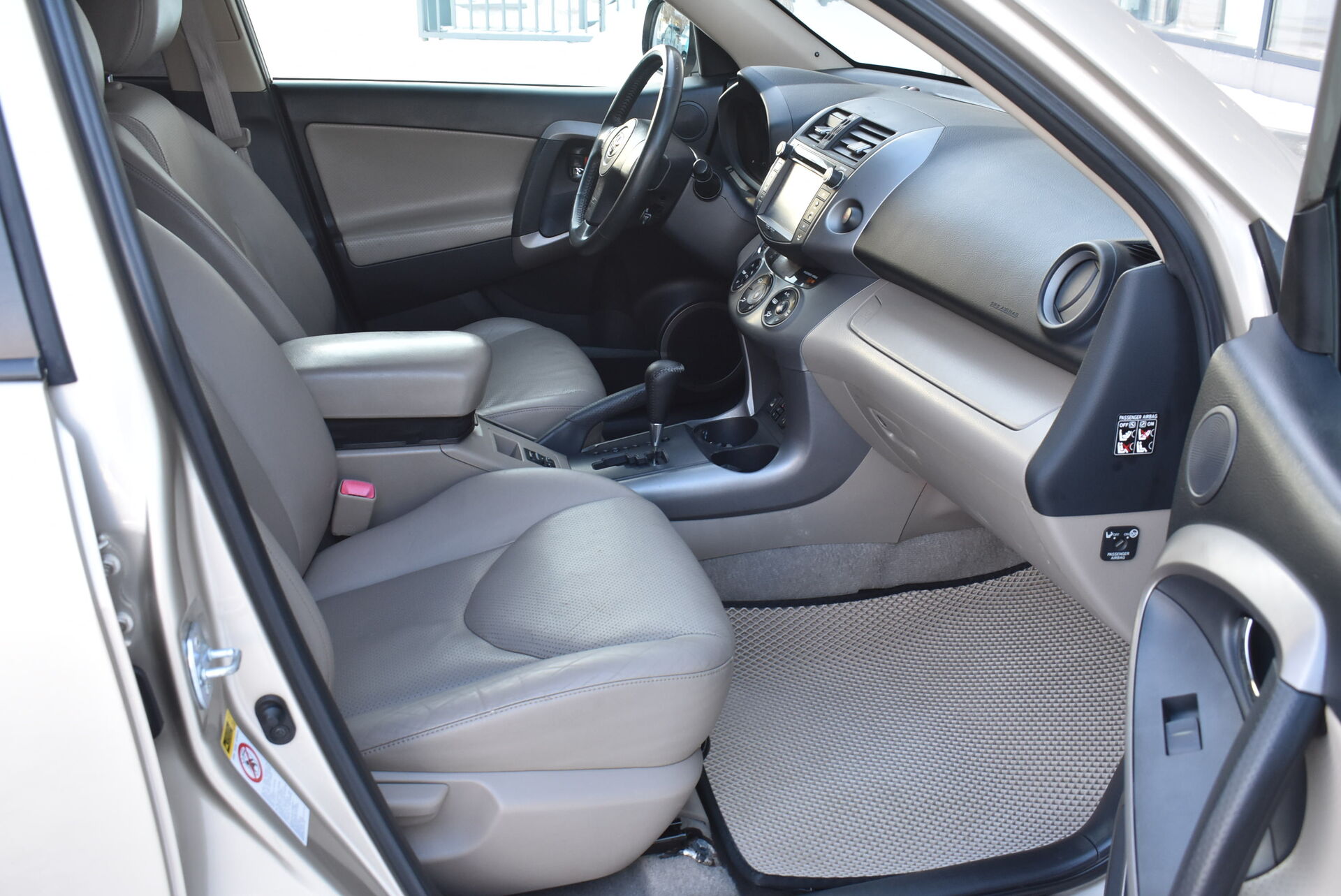 Toyota RAV4, II (XA20) Рестайлинг 2.0 AT (150 л.с.) 4WD 2006