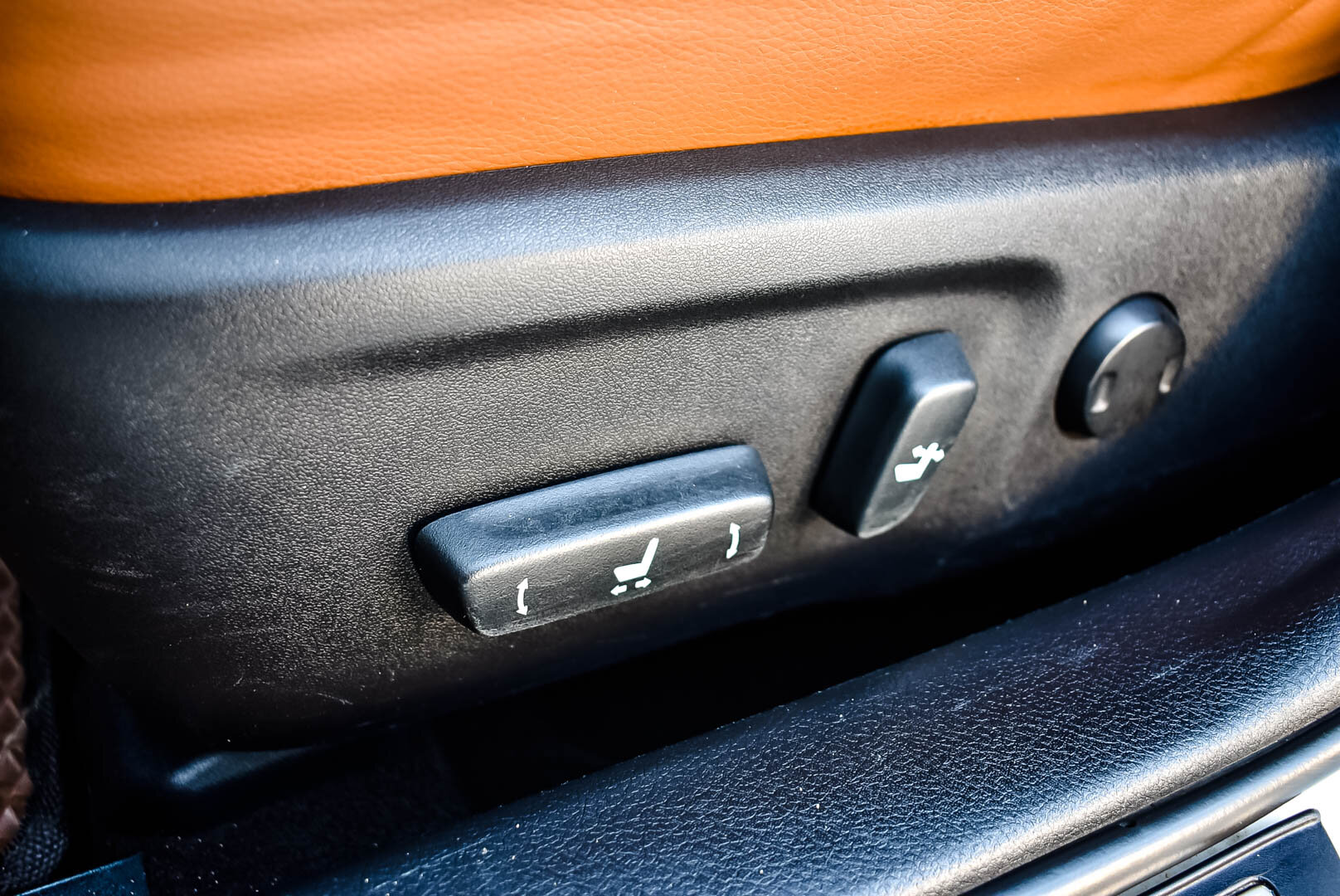 Toyota Camry, VII (XV50) Рестайлинг 2.5 AT (181 л.с.) 2016