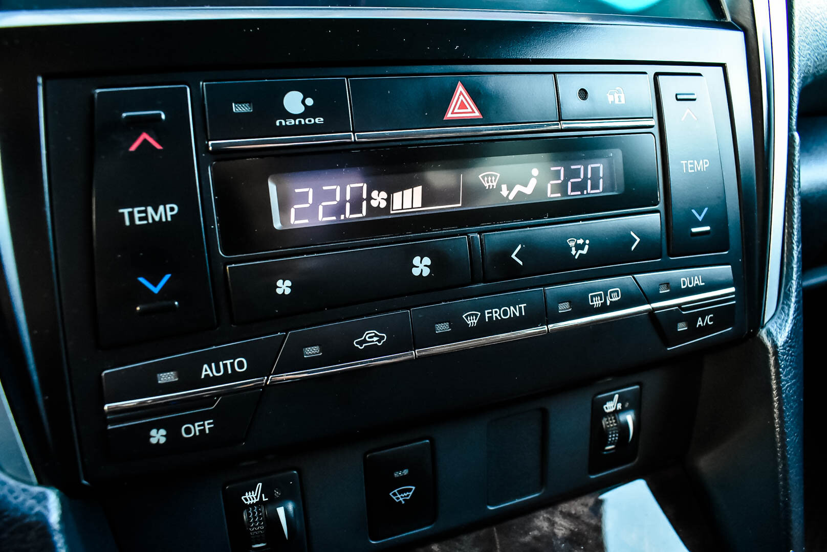 Toyota Camry, VII (XV50) Рестайлинг 2.5 AT (181 л.с.) 2016