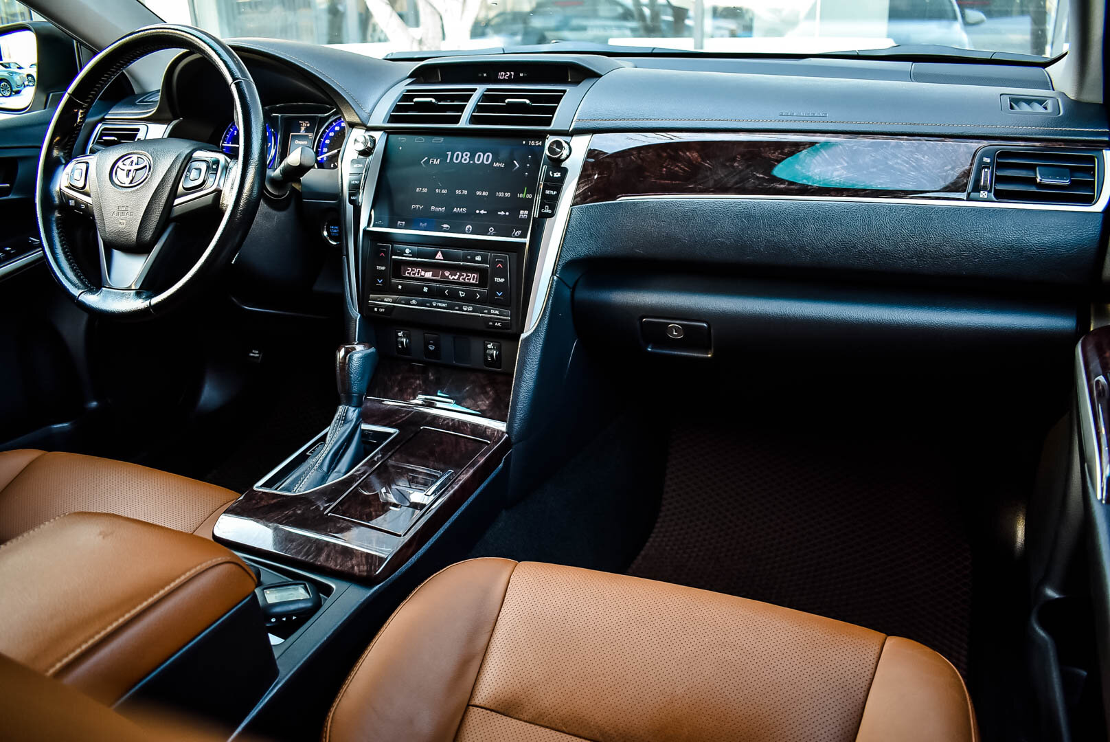 Toyota Camry, VII (XV50) Рестайлинг 2.5 AT (181 л.с.) 2016