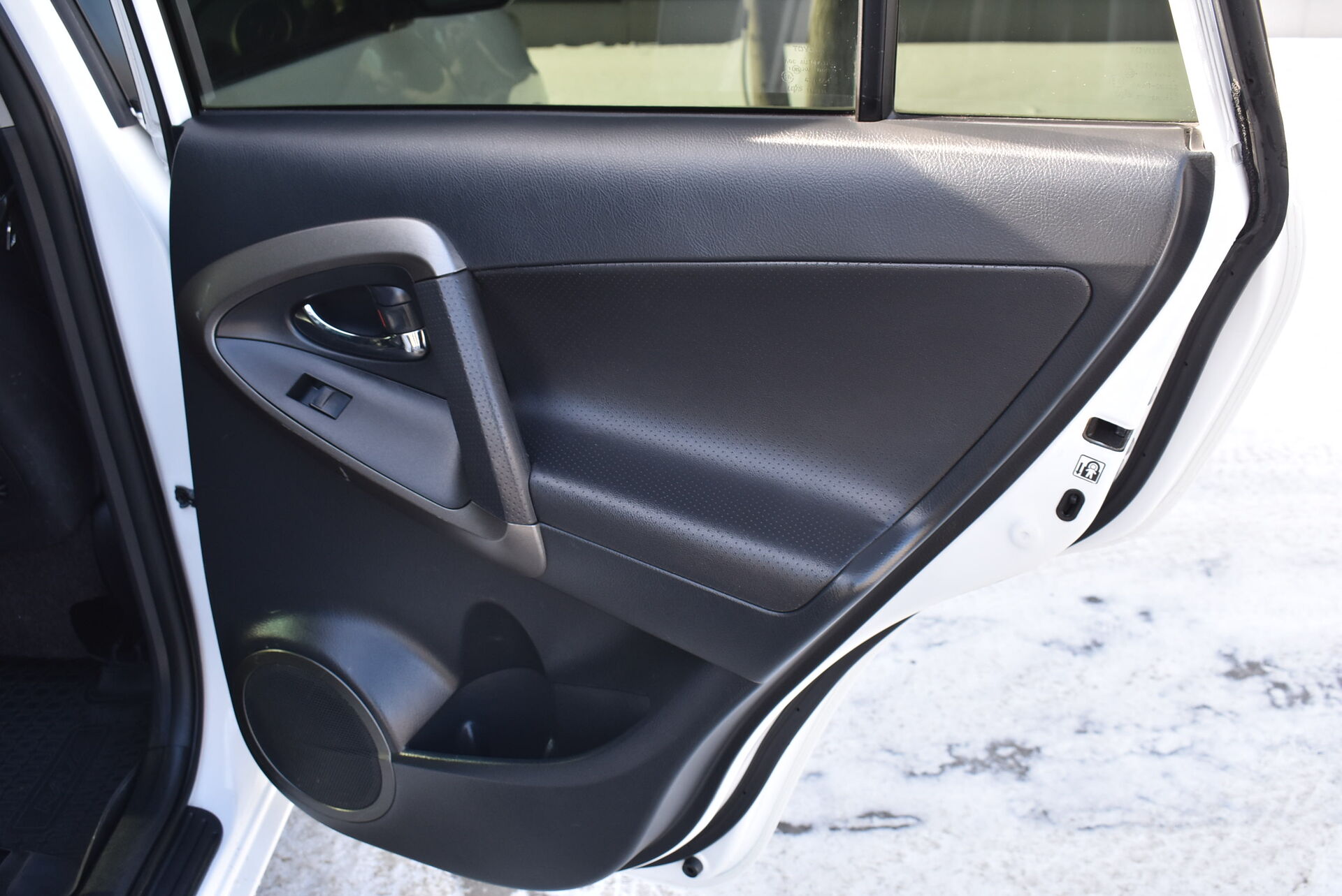 Toyota RAV4, III (XA30) Рестайлинг 2.0 CVT (148 л.с.) 4WD 2012