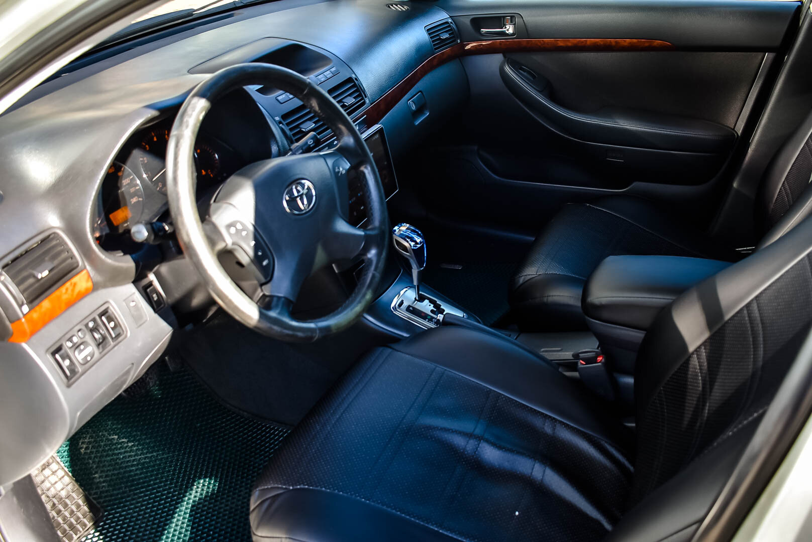 Toyota Avensis, II 2.0 AT (147 л.с.) 2004
