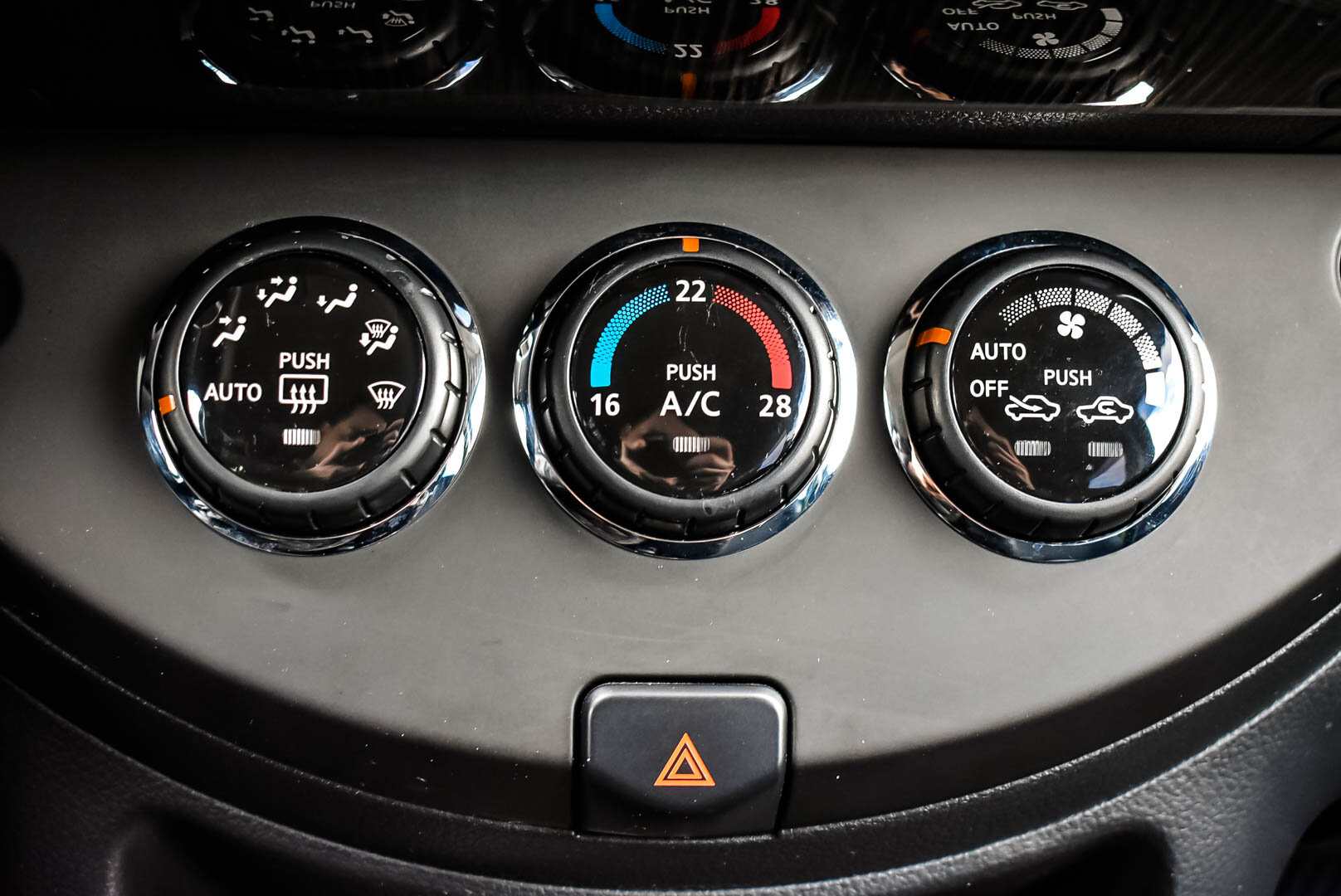 Nissan Note, I Рестайлинг 1.6 AT (110 л.с.) 2012