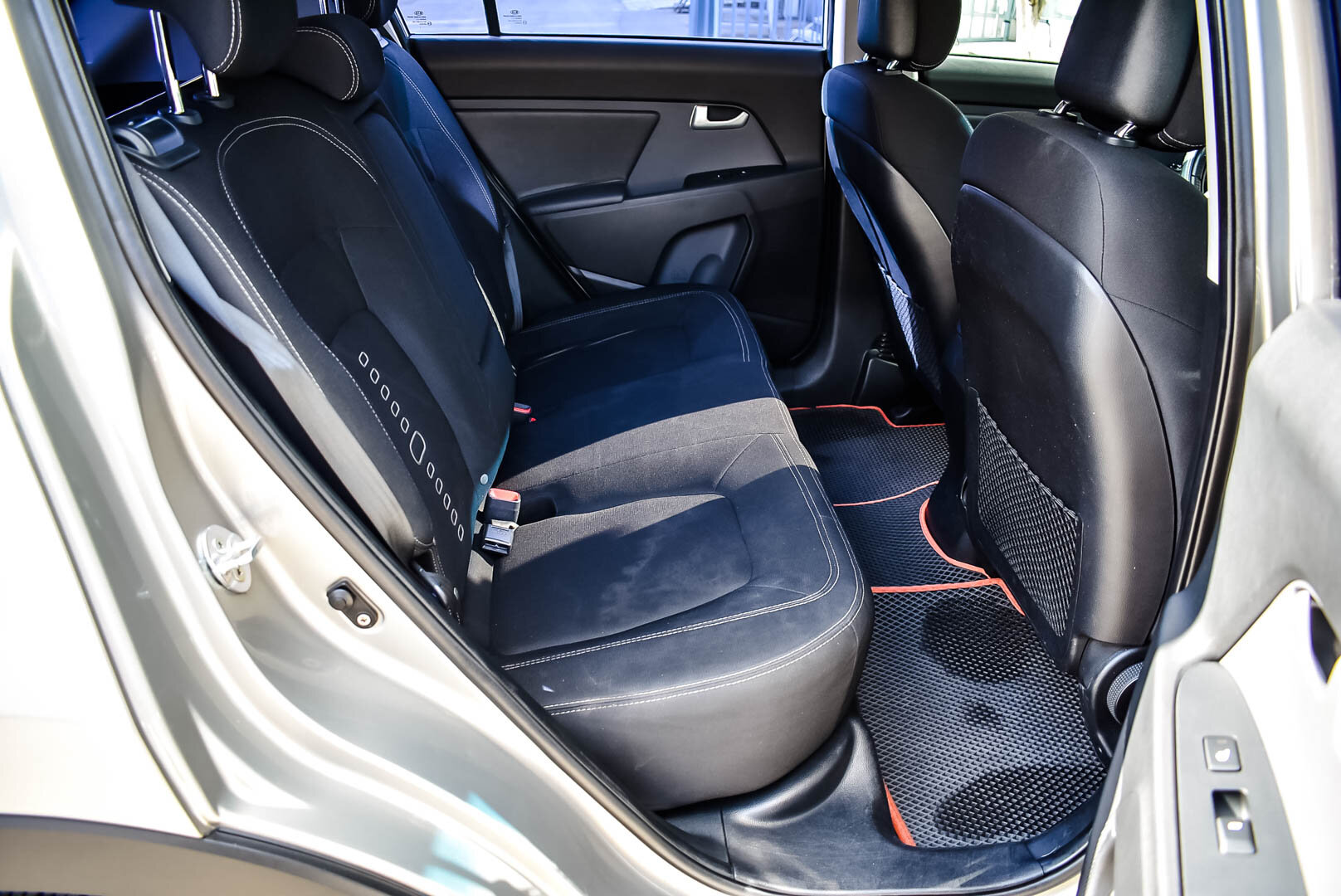 Kia Sportage, III 2.0 AT (150 л.с.) 4WD 2012