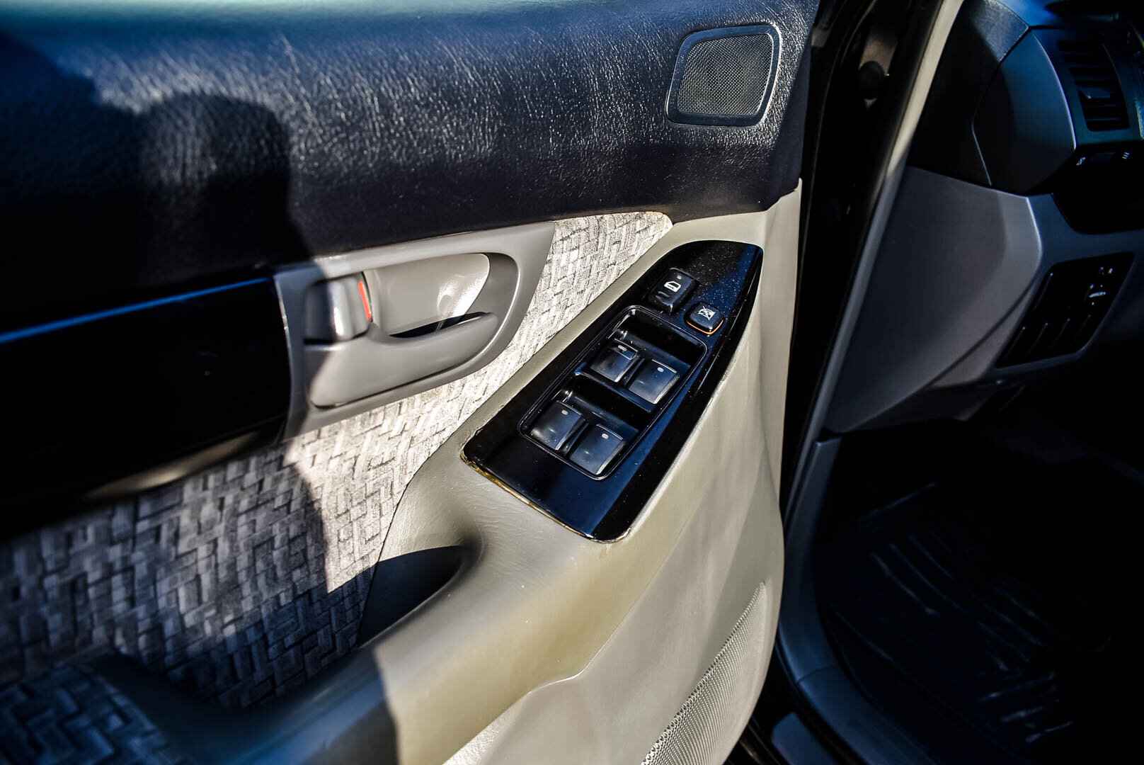 Toyota Land Cruiser Prado, 120 Series 2.7 AT (163 л.с.) 4WD 2005