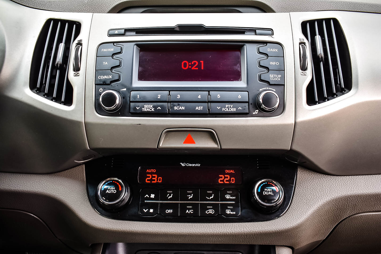 Kia Sportage, III 2.0 AT (150 л.с.) 4WD 2011