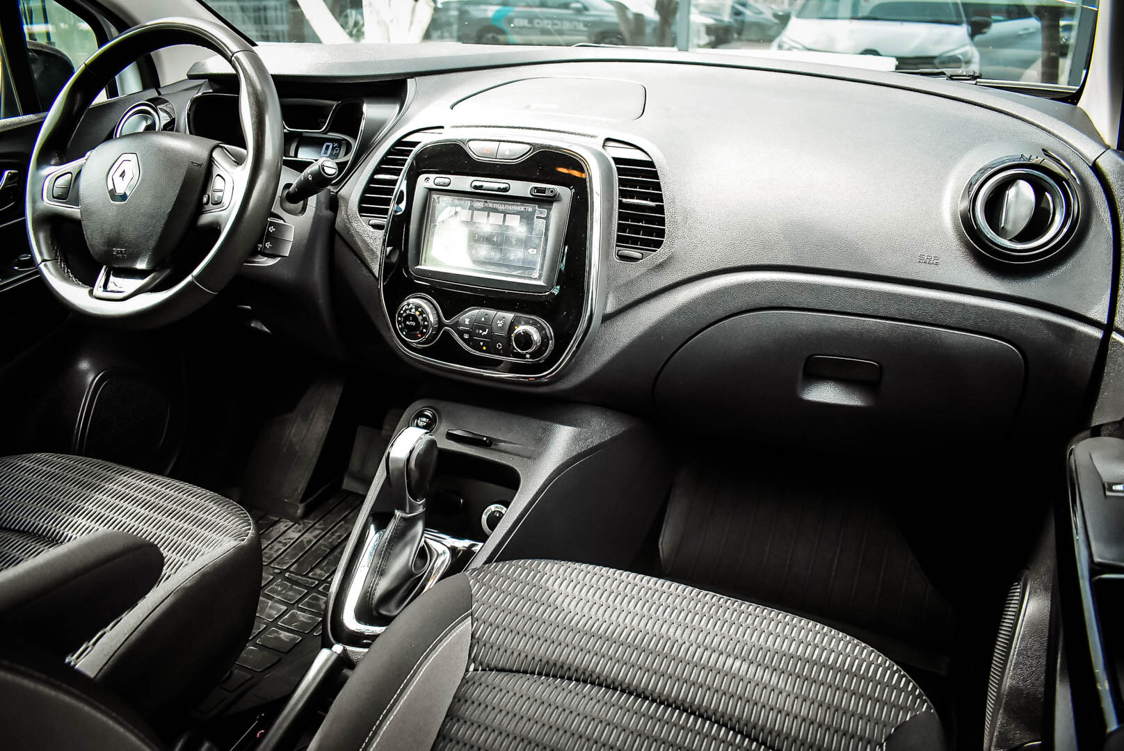 Renault Kaptur, I 2.0 AT (143 л.с.) 4WD 2017