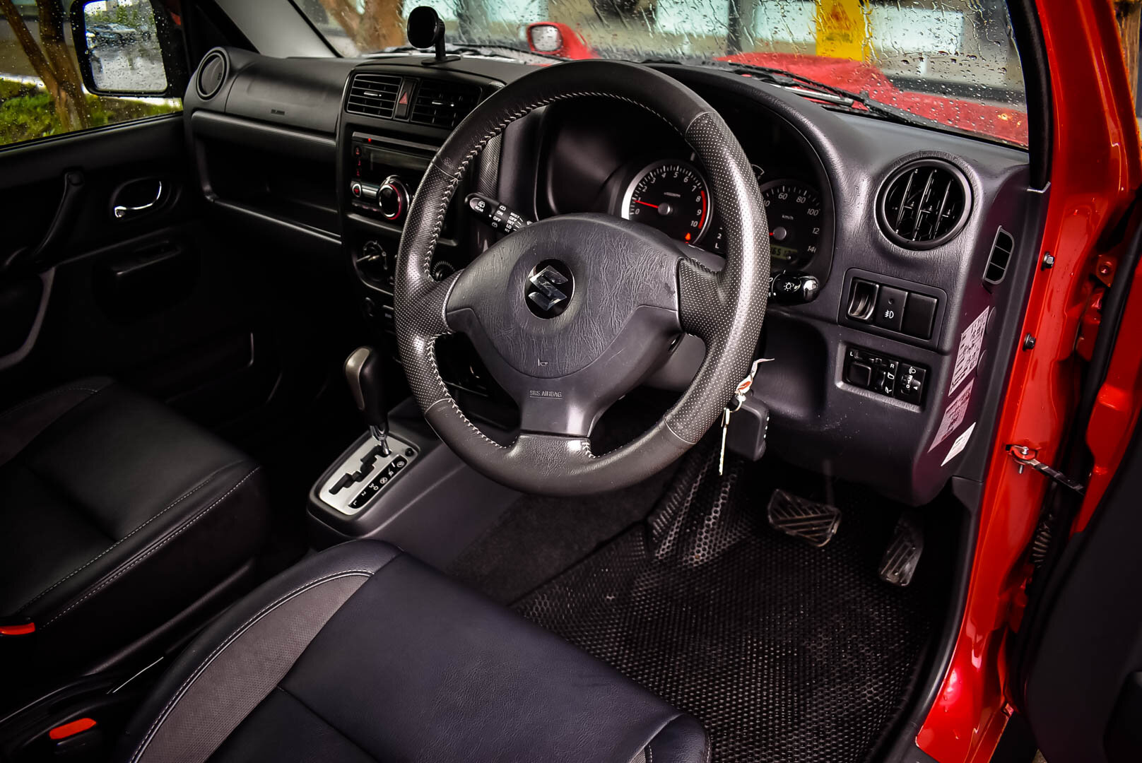 Suzuki Jimny, III Рестайлинг 2 Kei car 0.7 AT (64 л.с.) 4WD 2012