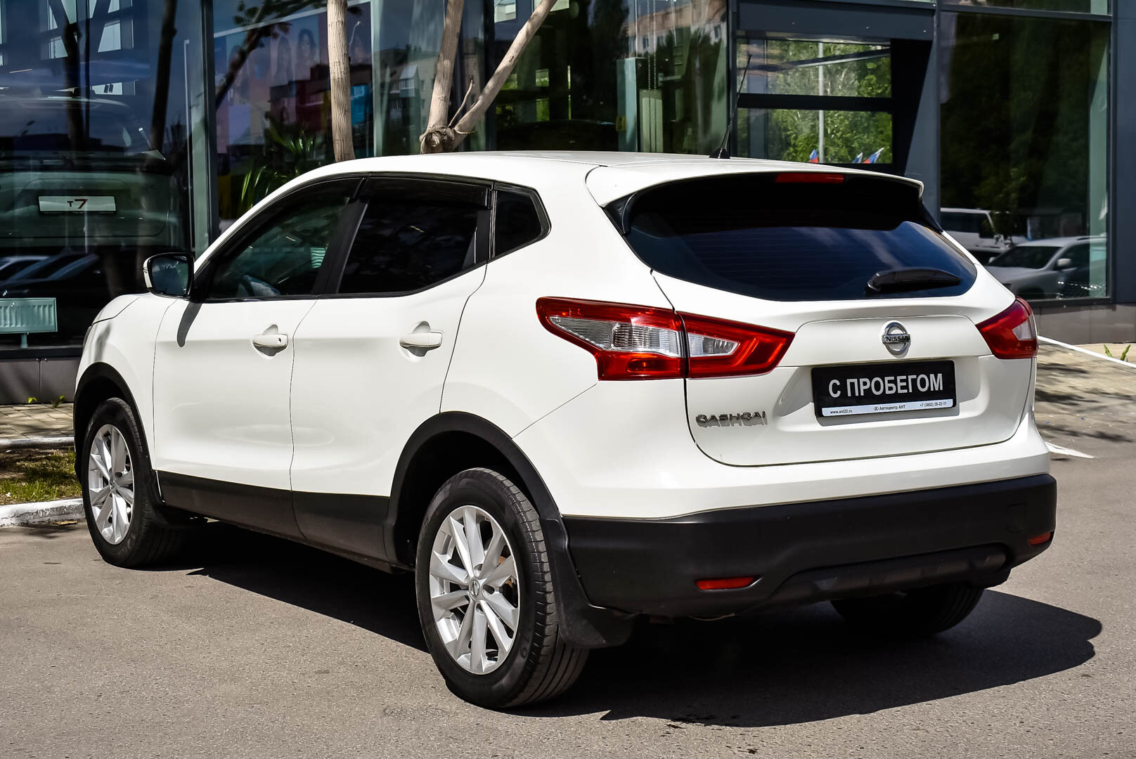 Nissan Qashqai, II 2.0 CVT (144 л.с.) 4WD 2014