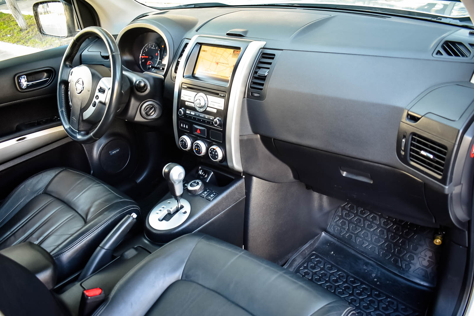 Nissan X-Trail, II Рестайлинг 2.5 CVT (169 л.с.) 4WD 2011