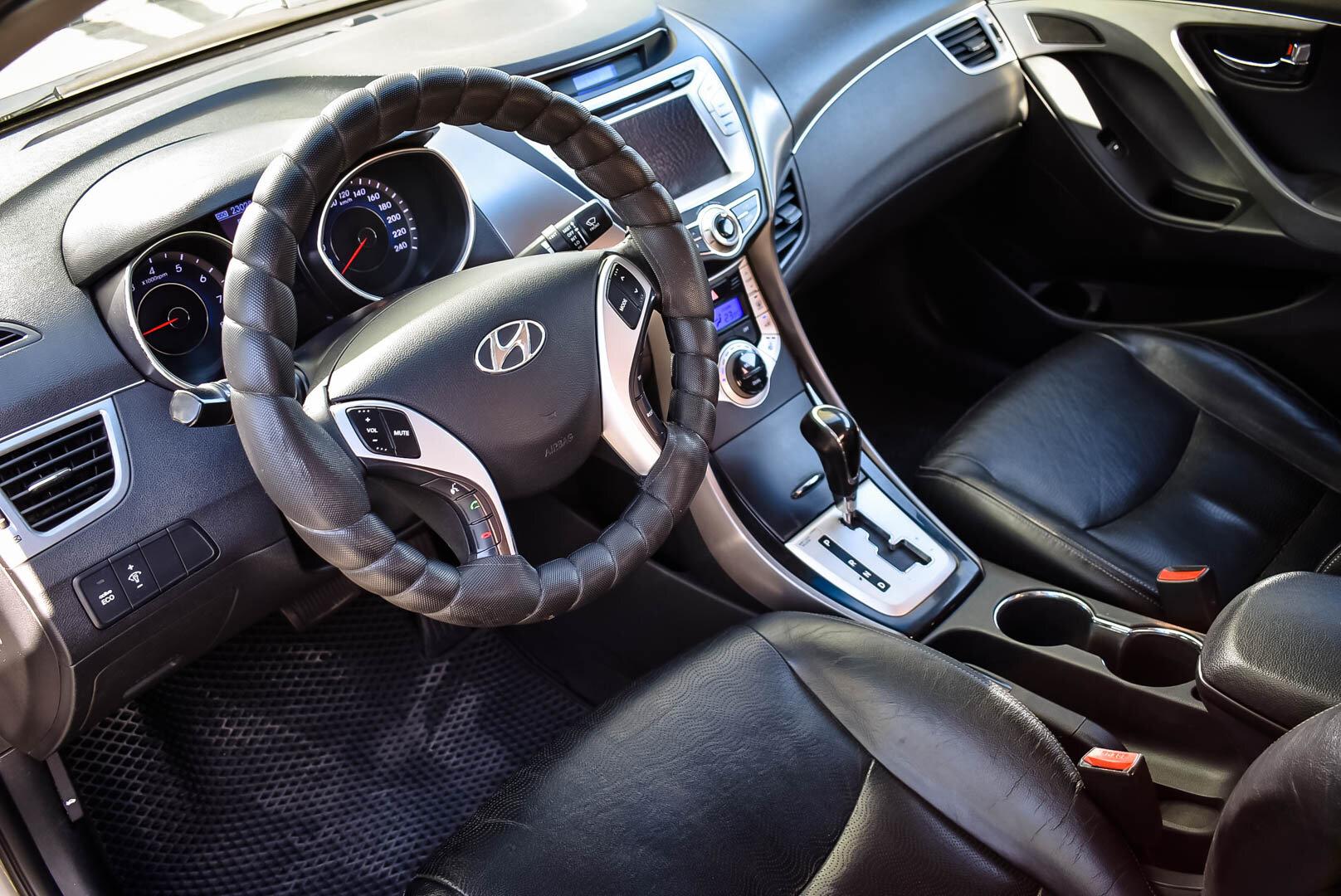 Hyundai Avante, V 1.6 AT (140 л.с.) 2011
