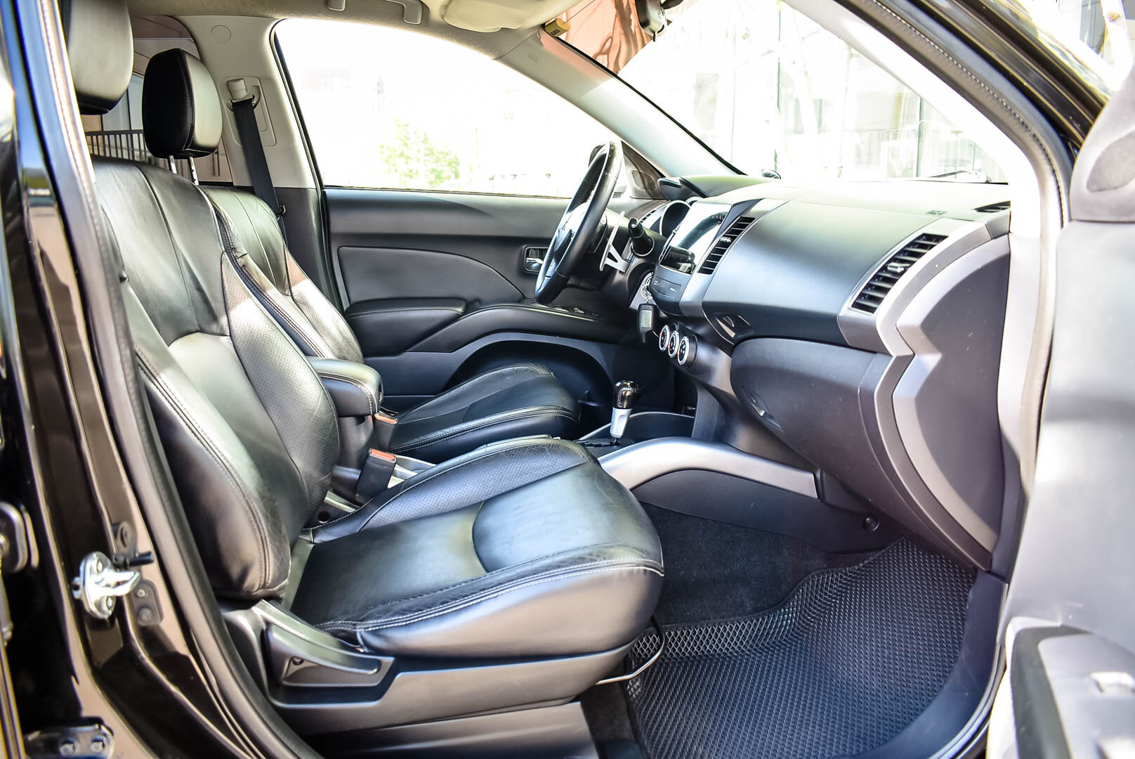Mitsubishi Outlander, II 3.0 AT (220 л.с.) 4WD 2007