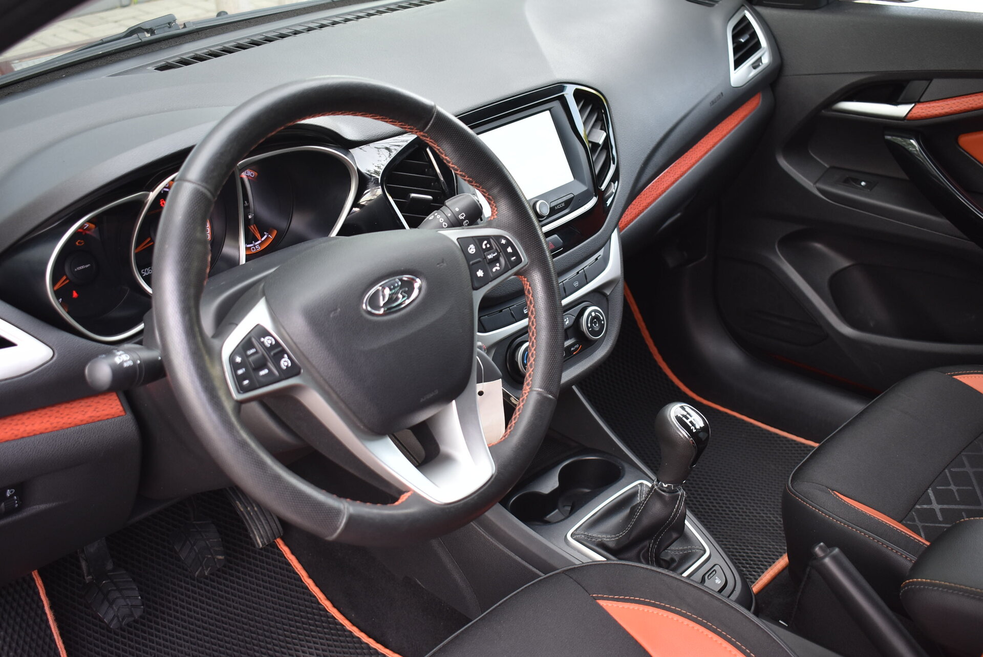 Lada (ВАЗ) Vesta, I SW Cross 1.8 MT (122 л.с.) 2020