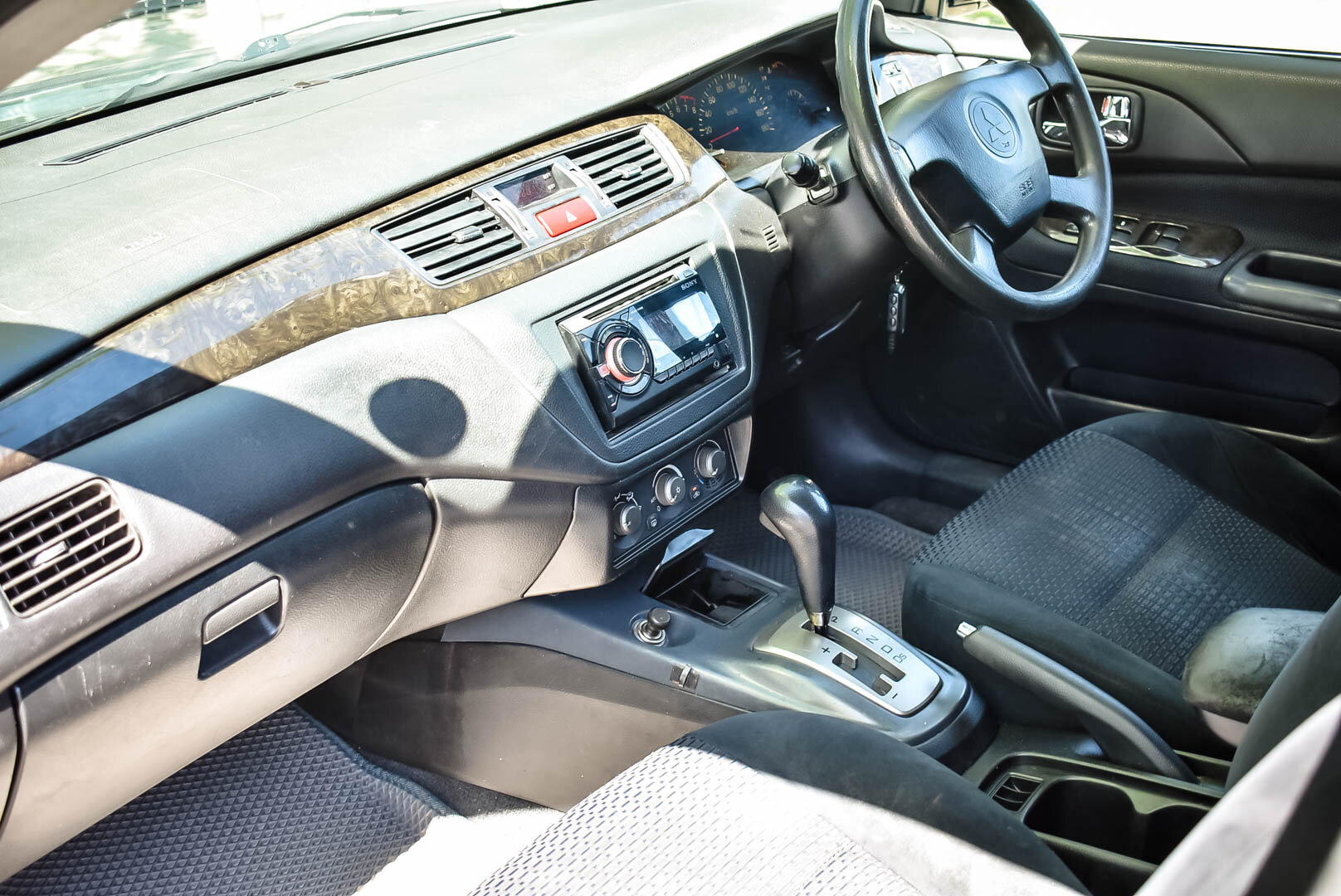 Mitsubishi Lancer, IX Cedia 1.8 CVT (130 л.с.) 2002