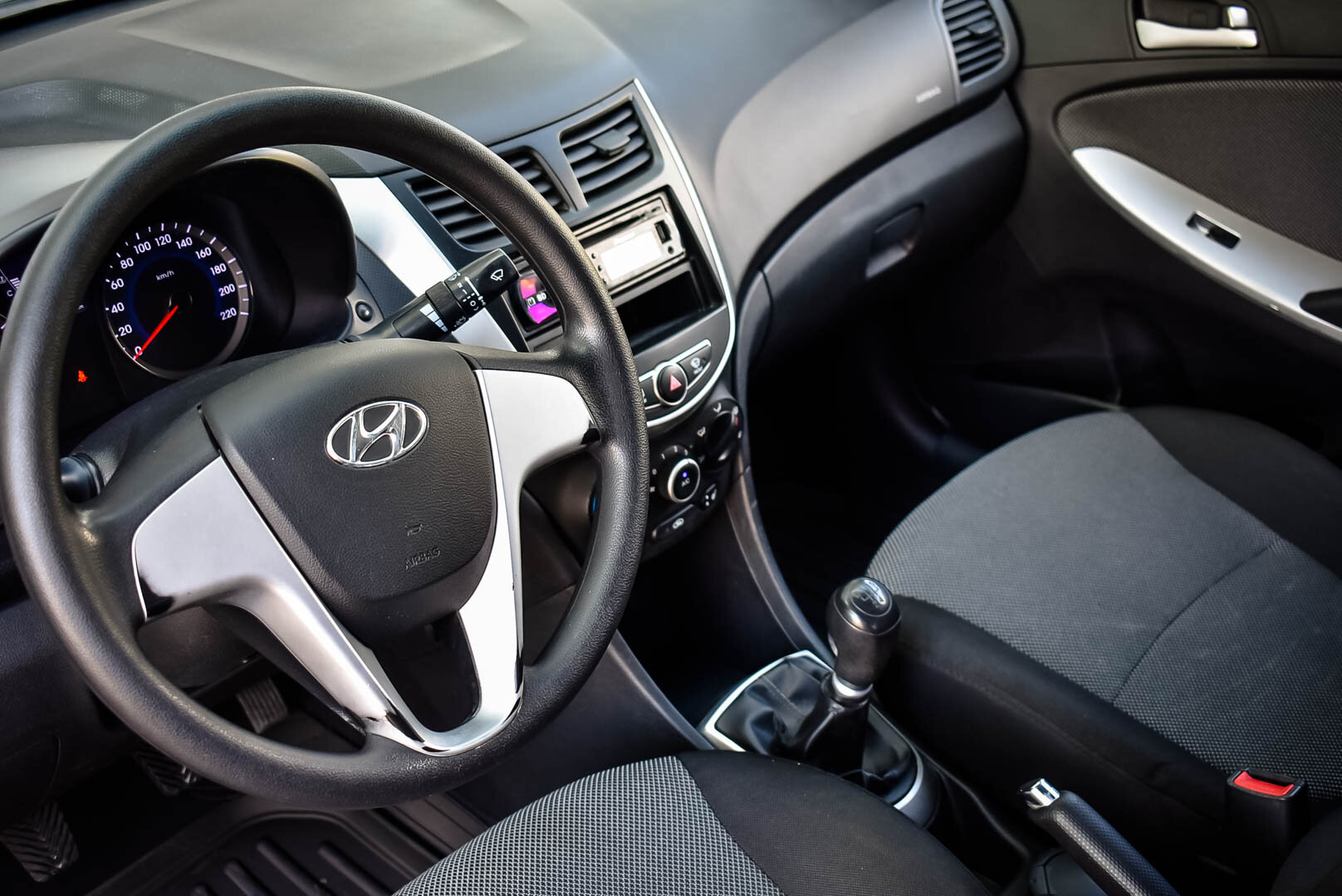 Hyundai Solaris, I 1.6 MT (123 л.с.) 2012