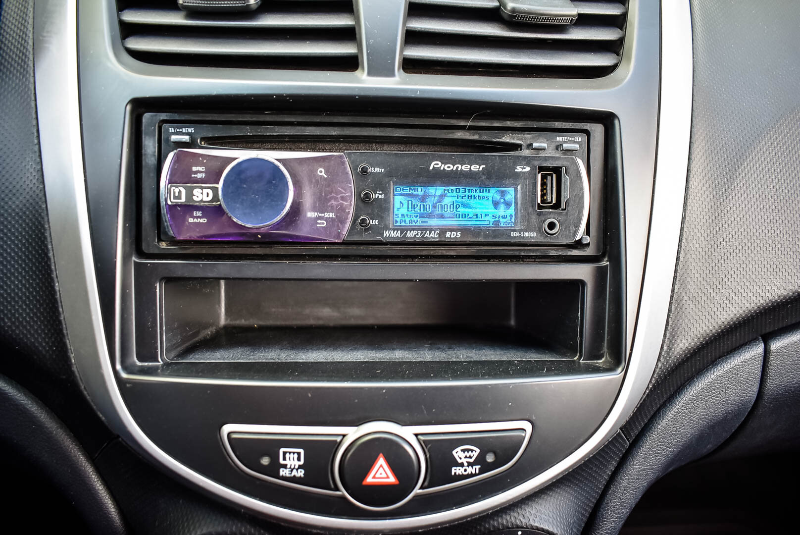 Hyundai Solaris, I 1.6 MT (123 л.с.) 2012