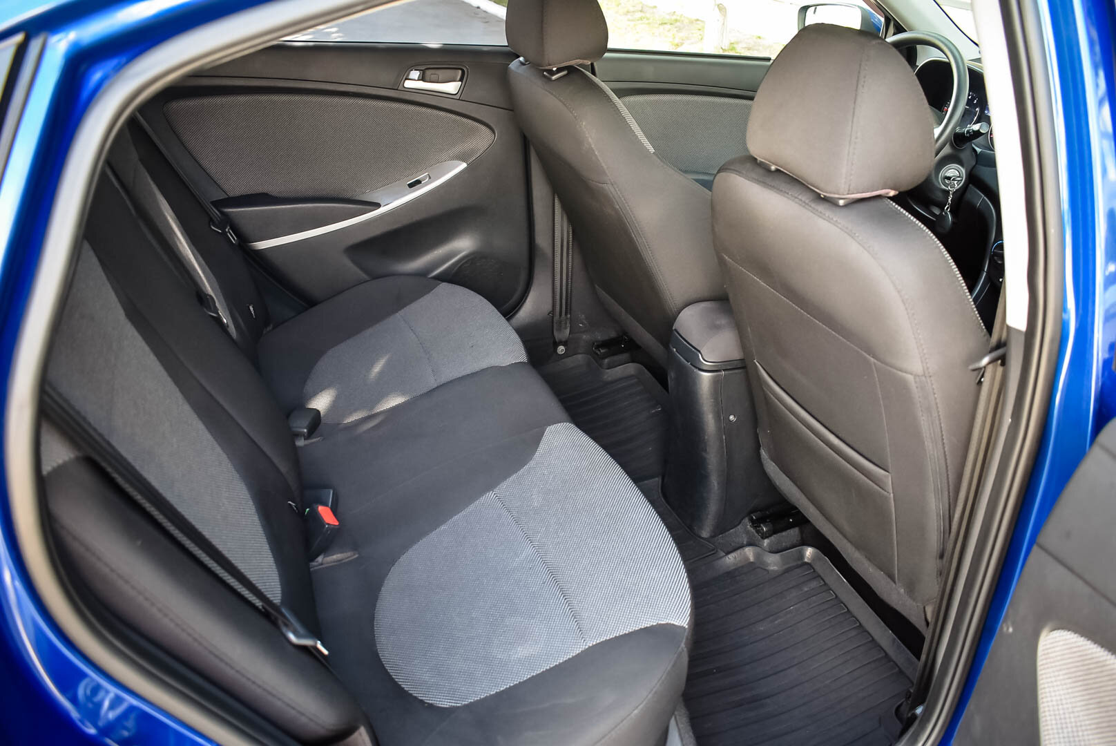 Hyundai Solaris, I 1.6 MT (123 л.с.) 2012
