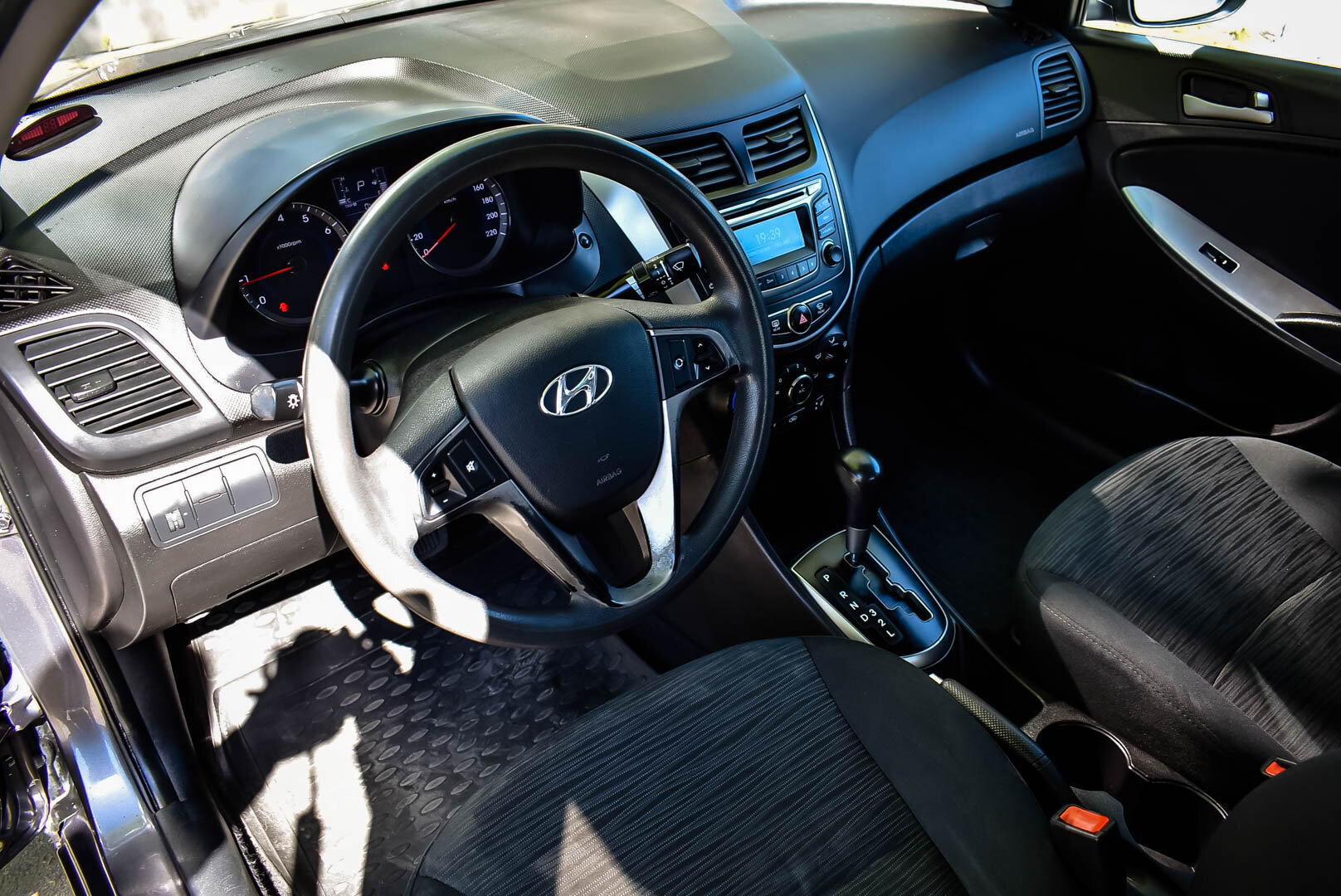 Hyundai Solaris, I Рестайлинг 1.4 AT (107 л.с.) 2016