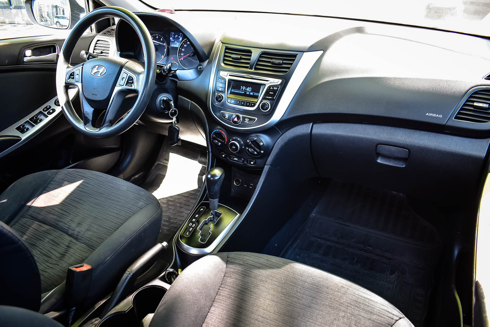 Hyundai Solaris, I Рестайлинг 1.4 AT (107 л.с.) 2016