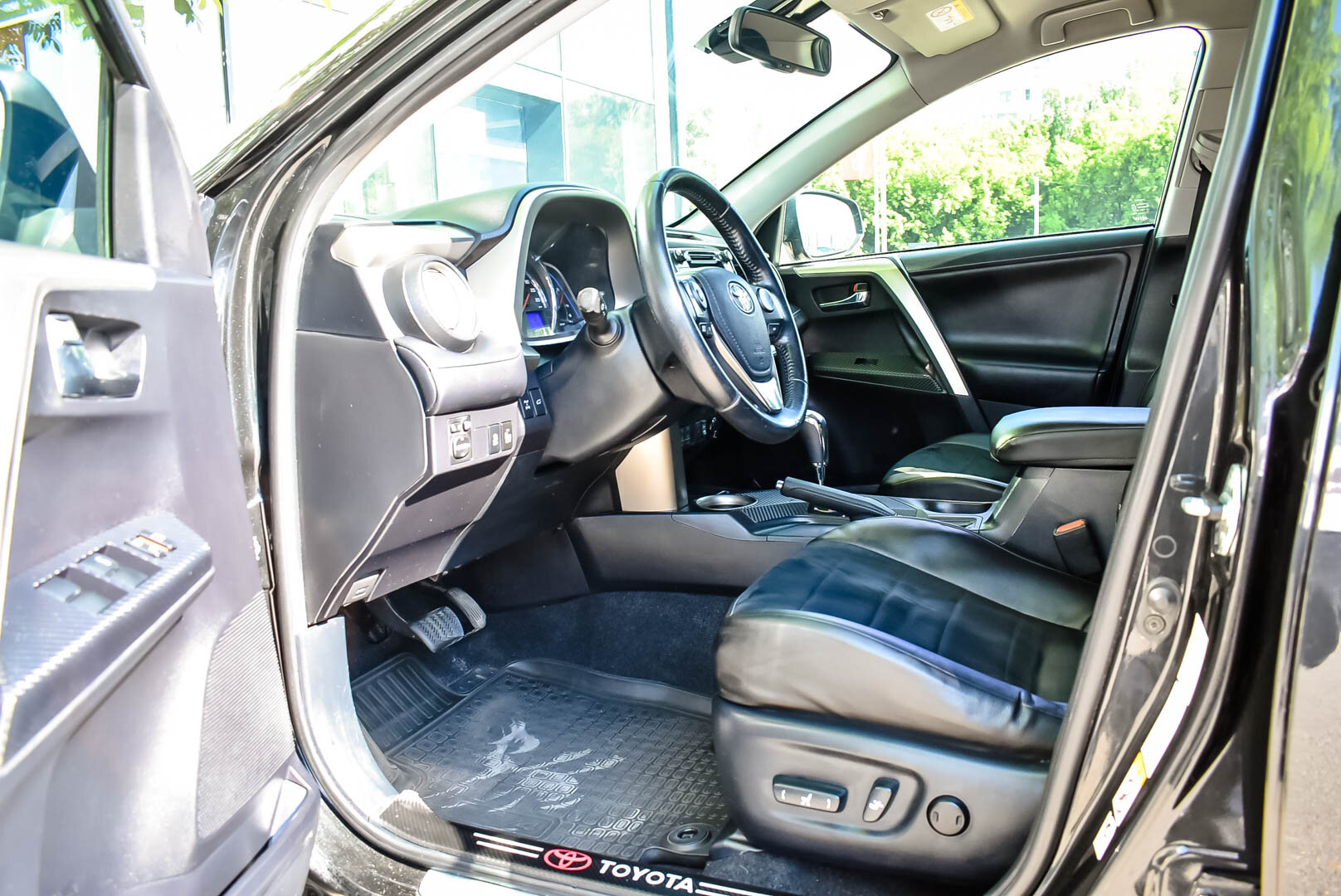 Toyota RAV4, IV (XA40) 2.0 CVT (146 л.с.) 4WD 2013
