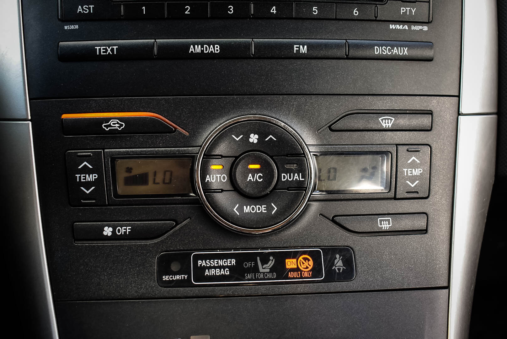 Toyota Auris, I Рестайлинг 1.6 AT (124 л.с.) 2010