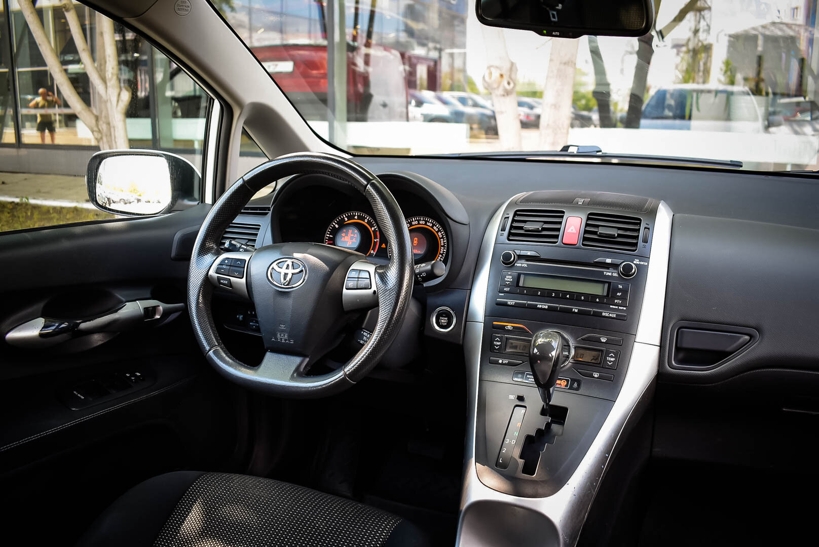 Toyota Auris, I Рестайлинг 1.6 AT (124 л.с.) 2010