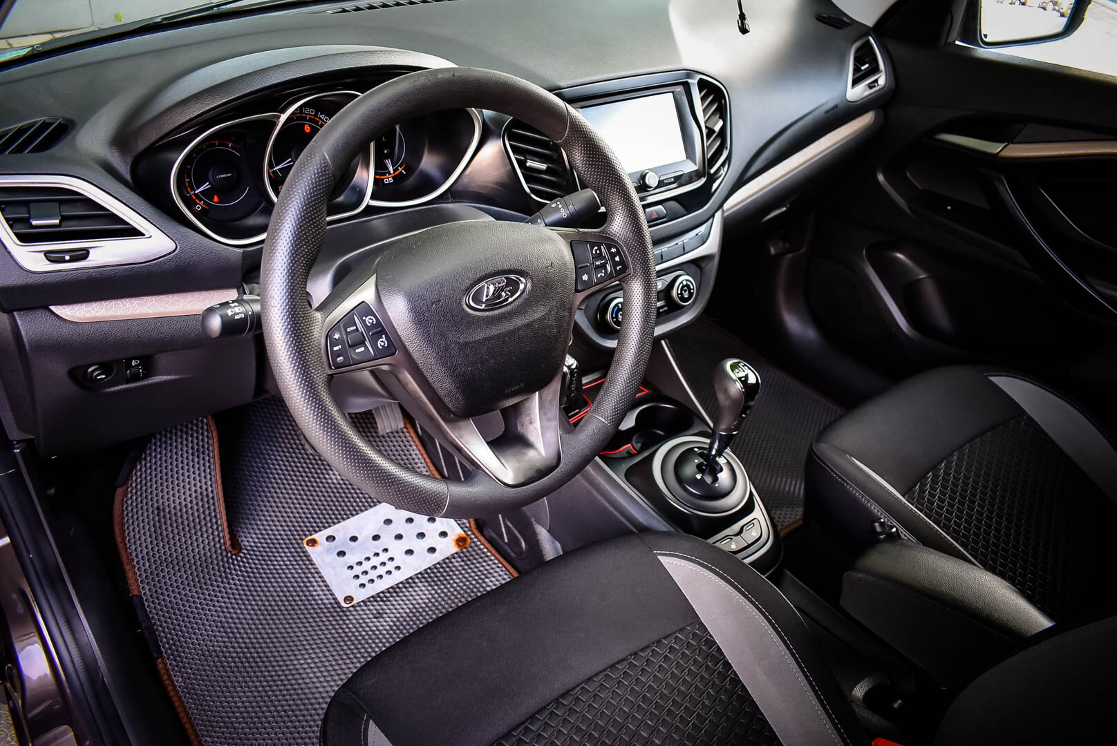 Lada (ВАЗ) Vesta, I 1.8 AMT (122 л.с.) 2017