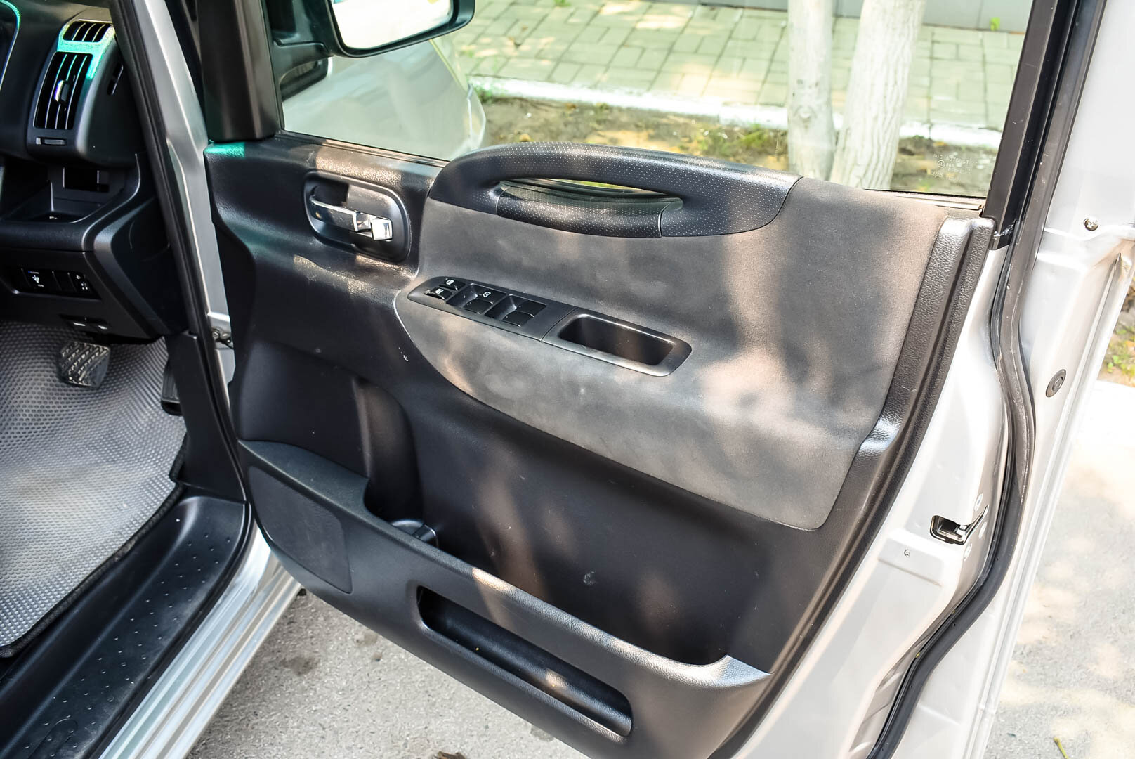 Nissan Serena, III (C25) 2.0 CVT (137 л.с.) 2009
