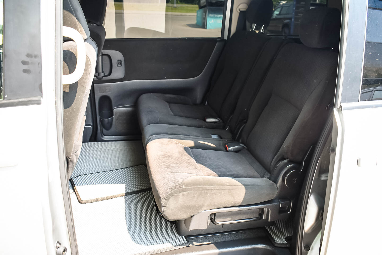 Nissan Serena, III (C25) 2.0 CVT (137 л.с.) 2009
