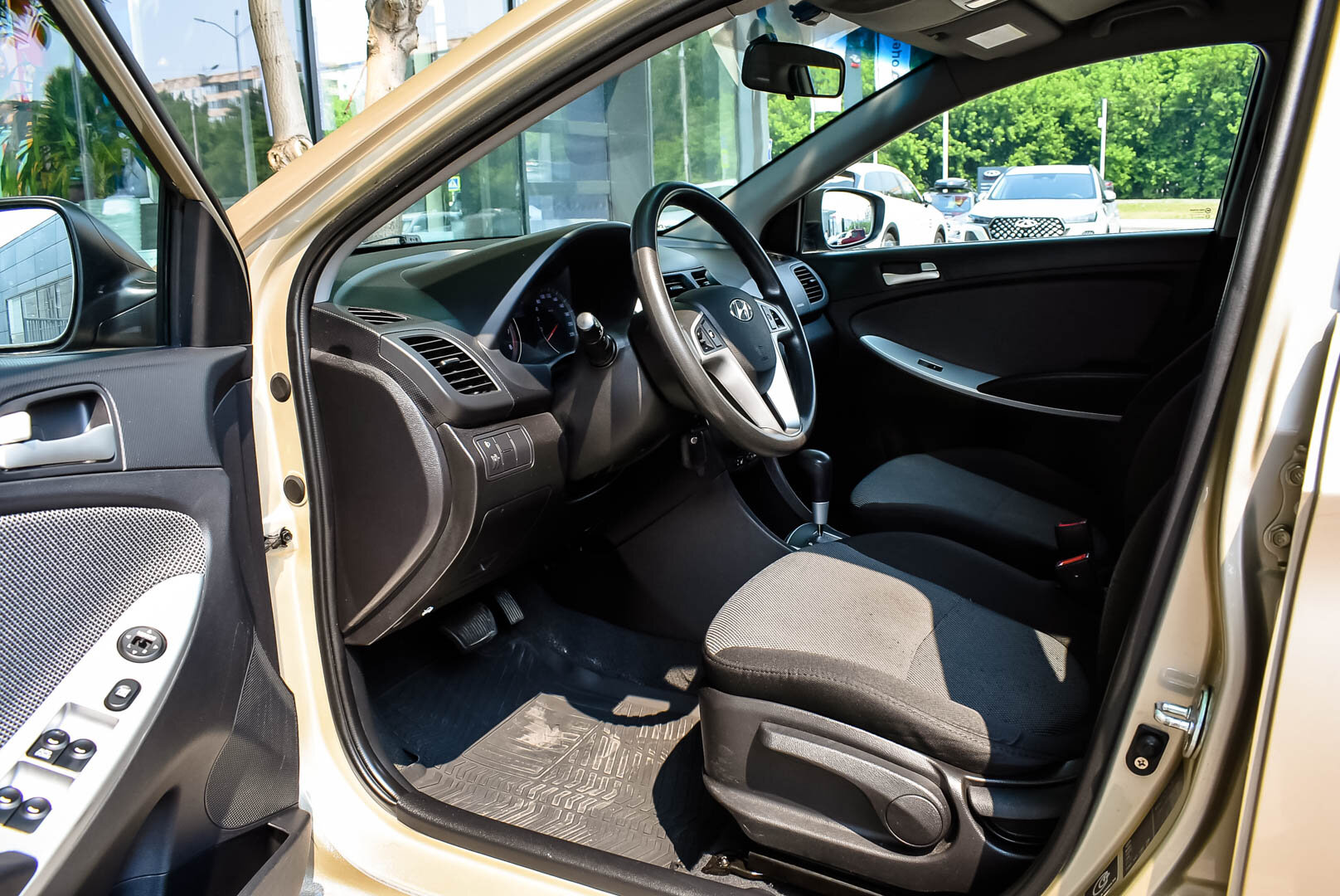 Hyundai Solaris, I 1.6 AT (123 л.с.) 2014