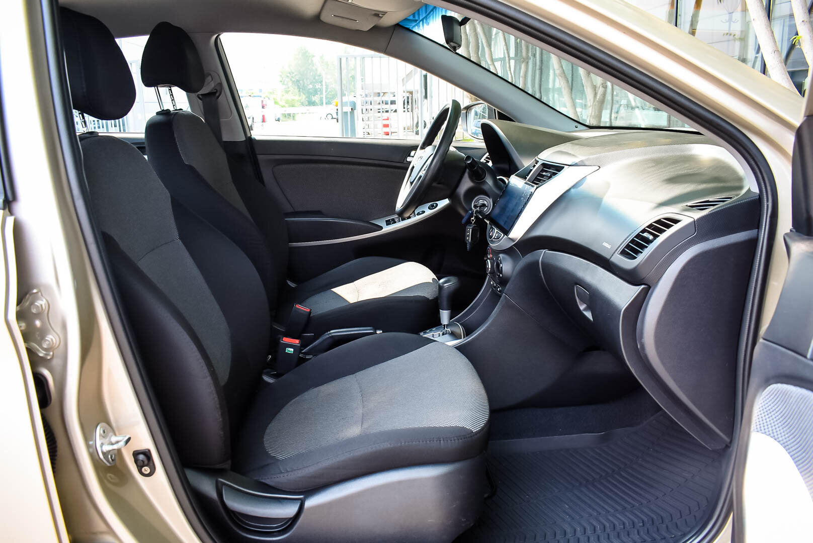 Hyundai Solaris, I 1.6 AT (123 л.с.) 2014