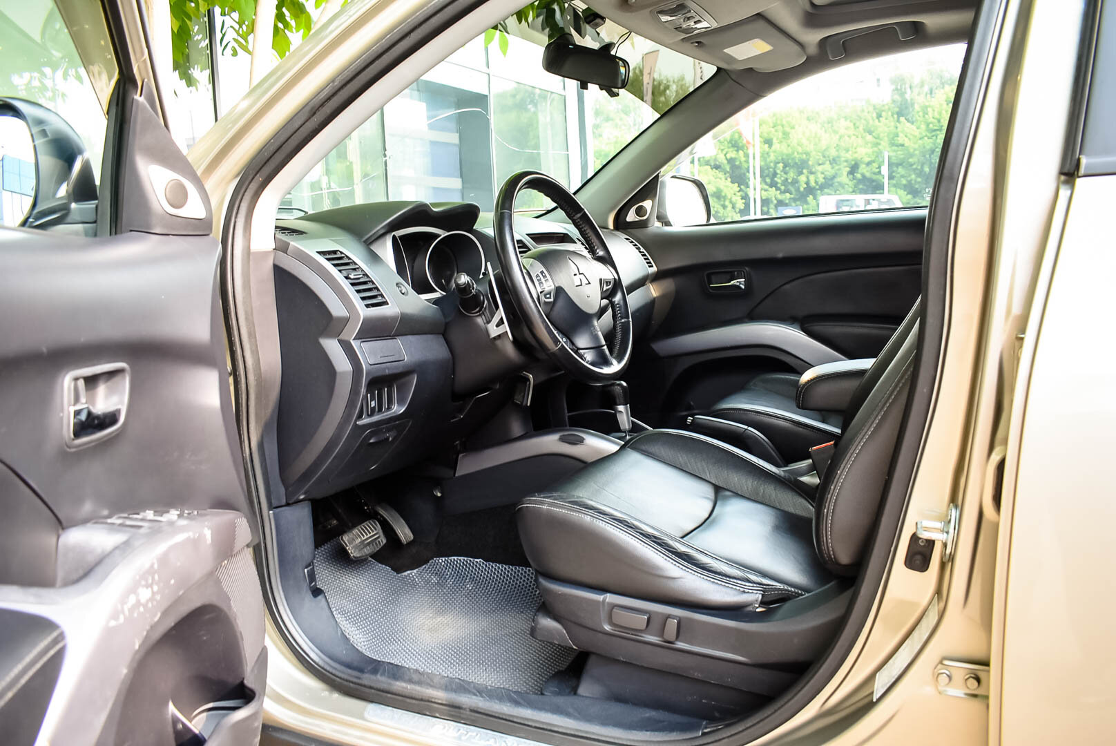 Mitsubishi Outlander, II 3.0 AT (220 л.с.) 4WD 2008