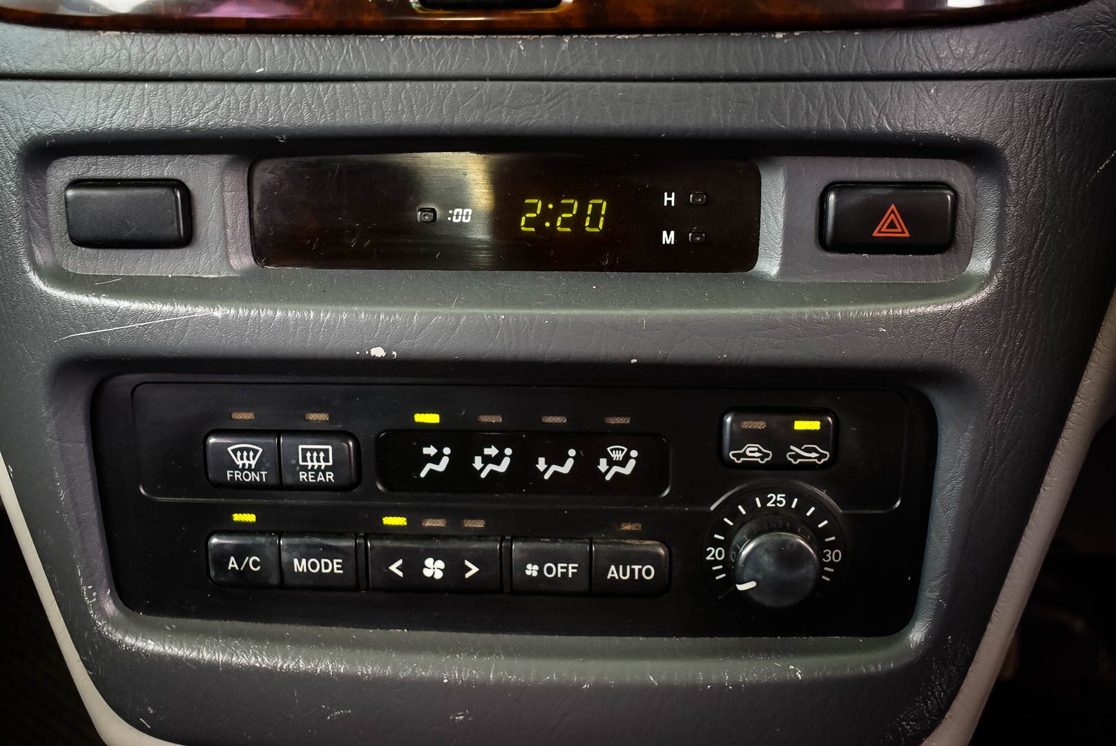 Toyota Nadia, I 2.0 AT (145 л.с.) 2000