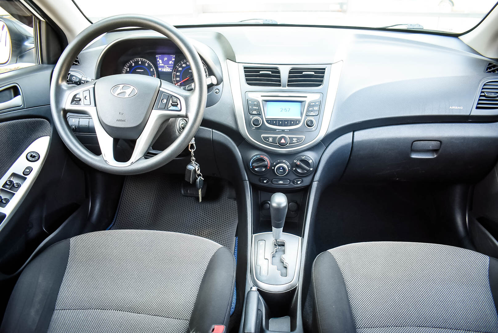 Hyundai Solaris, I 1.6 AT (123 л.с.) 2014