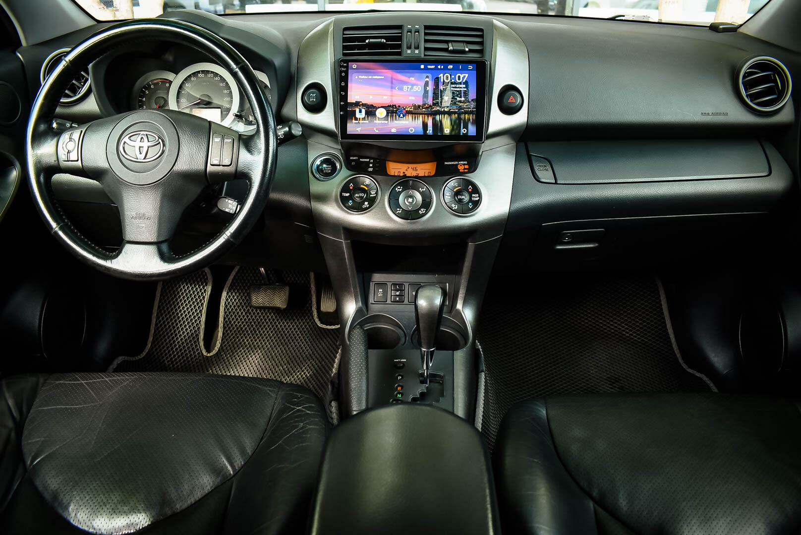 Toyota RAV4, III (XA30) Рестайлинг 2.4 AT (170 л.с.) 4WD 2011