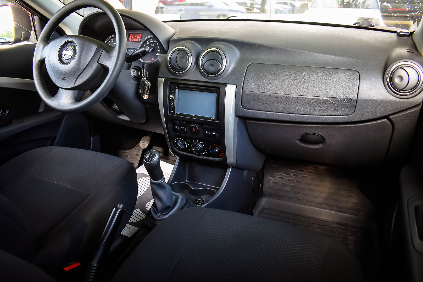 Nissan Almera, III (G15) 1.6 MT (102 л.с.) 2015