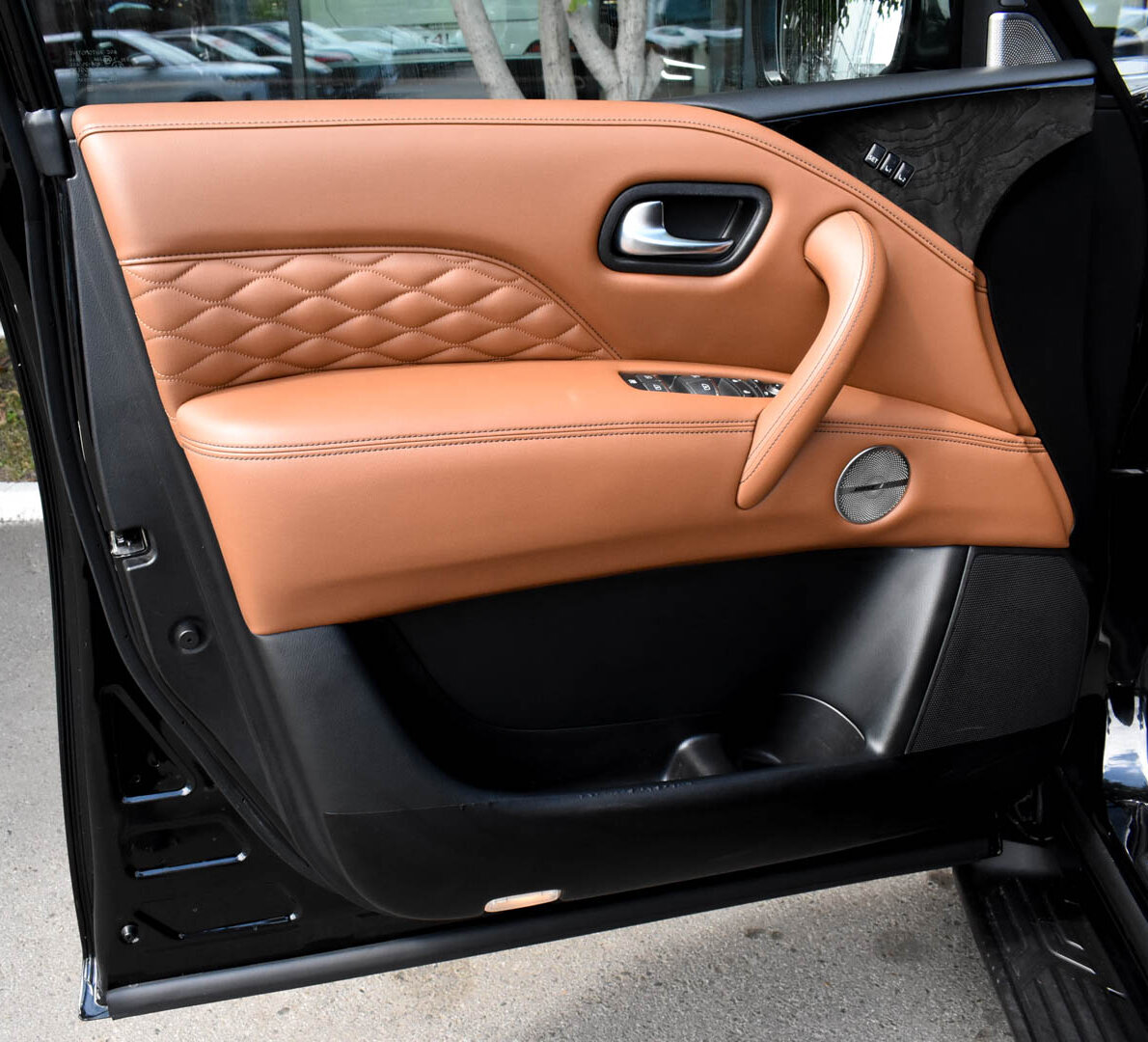 Infiniti QX80, I Рестайлинг 2 5.6 AT (405 л.с.) 4WD 2020
